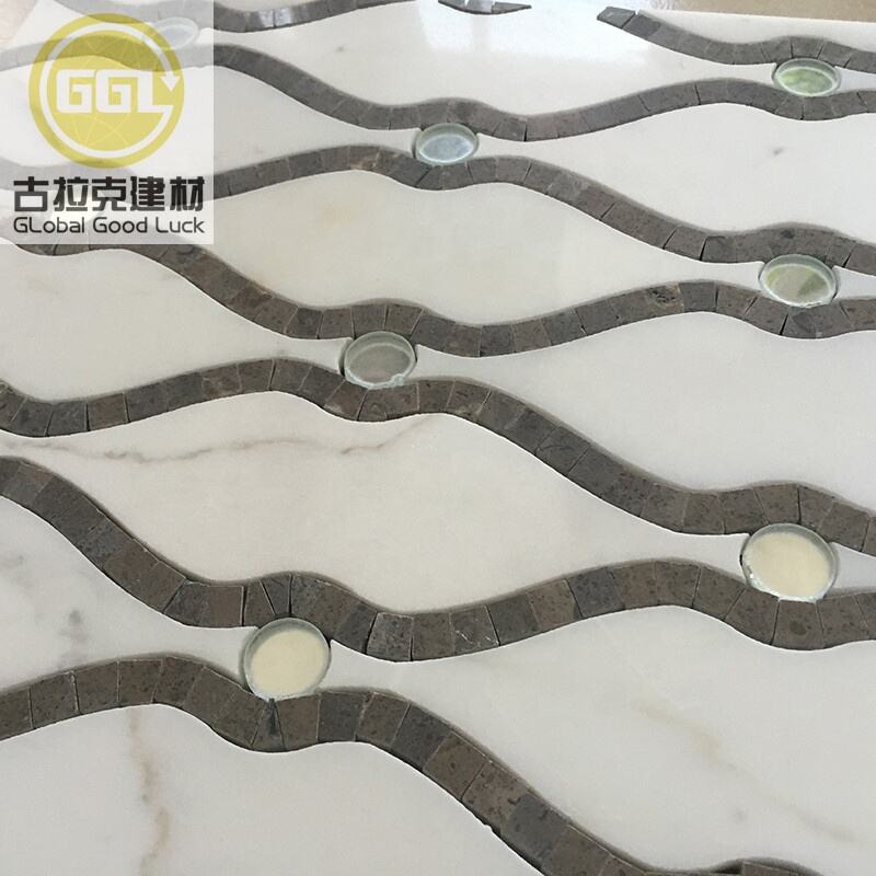 Mosaik ta' Dizajn Linja Tile Calacatta Gold Waterjet Mix Glass Mosaik Tile