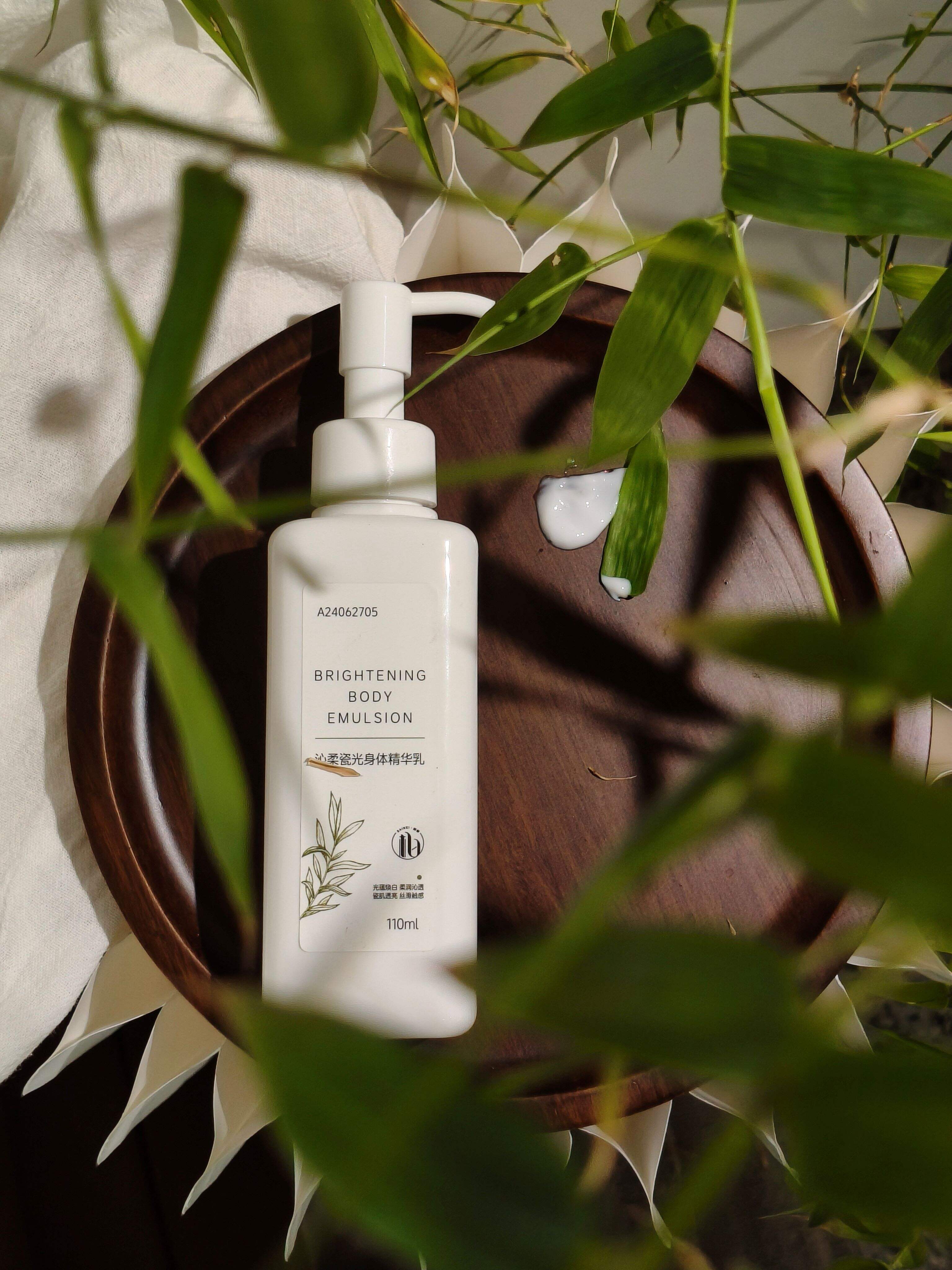 What Are the Benefits of Partnering with a Natural Skincare Manufacturer?