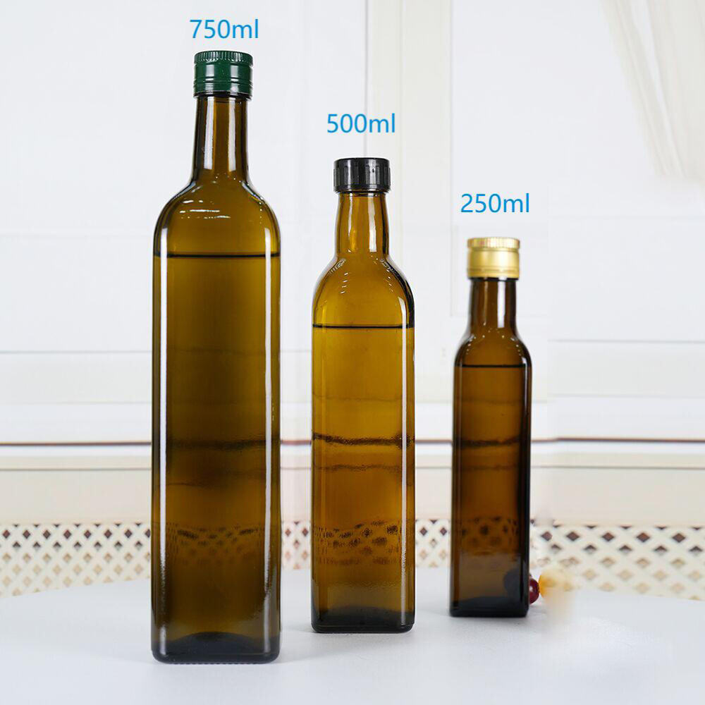 Hervulbare glazen olijfoliefles – aangepast gouden label, houten deksel - België