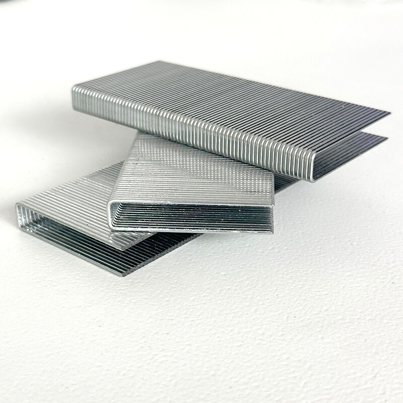 مسامير هوائية كبيرة الحجم من علامة وي جوي الموديل N850، مُثخَّنة ومُجلفنة وقوية جدًّا، تُستخدم في تنجيد الأثاث الخشبي الصلب وتصنيع البالتات والصناديق والهياكل الخشبية.