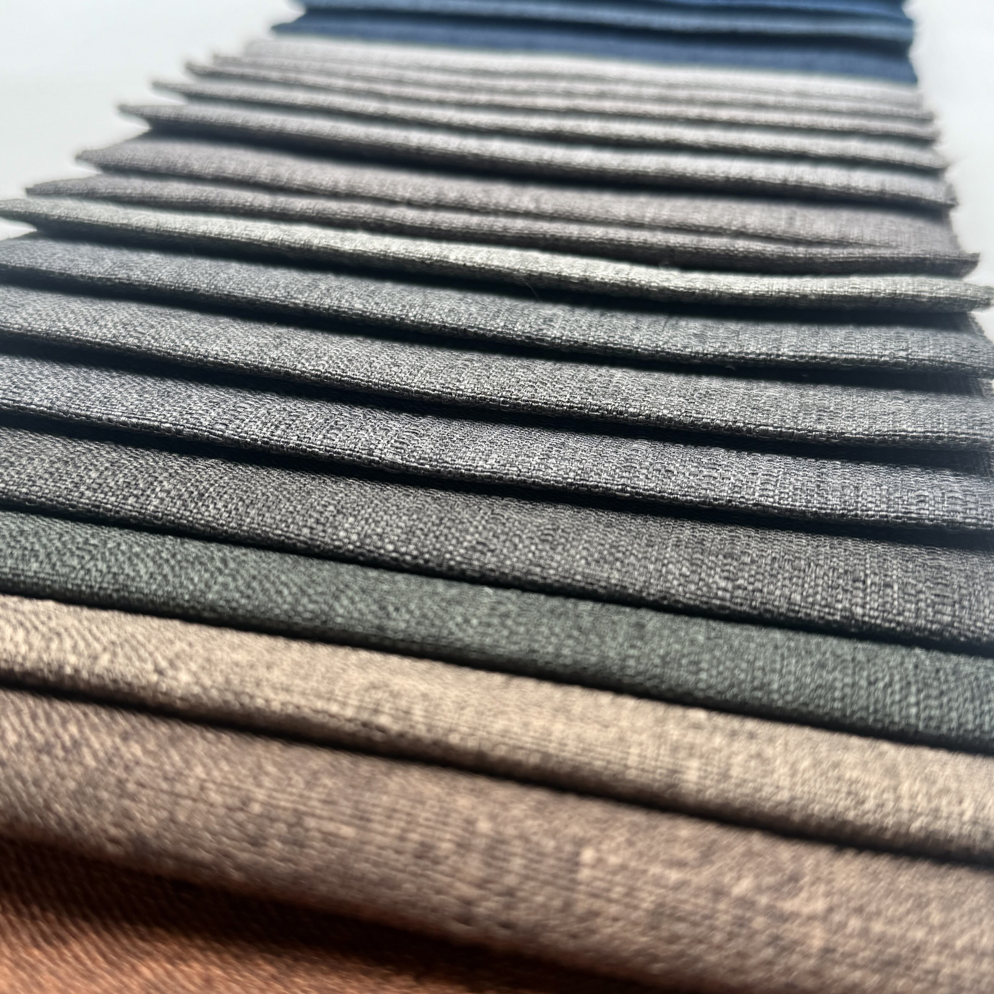 وي جوي: منتج رائج ساخن – نسيج كنب ديكورى من الكتان الاصطناعي بوزن ٢٣٠ جرام، نسيج بولي-كتان بنسبة ١٠٠٪، نسيج تنجيد أملس مصبوغ بالكامل