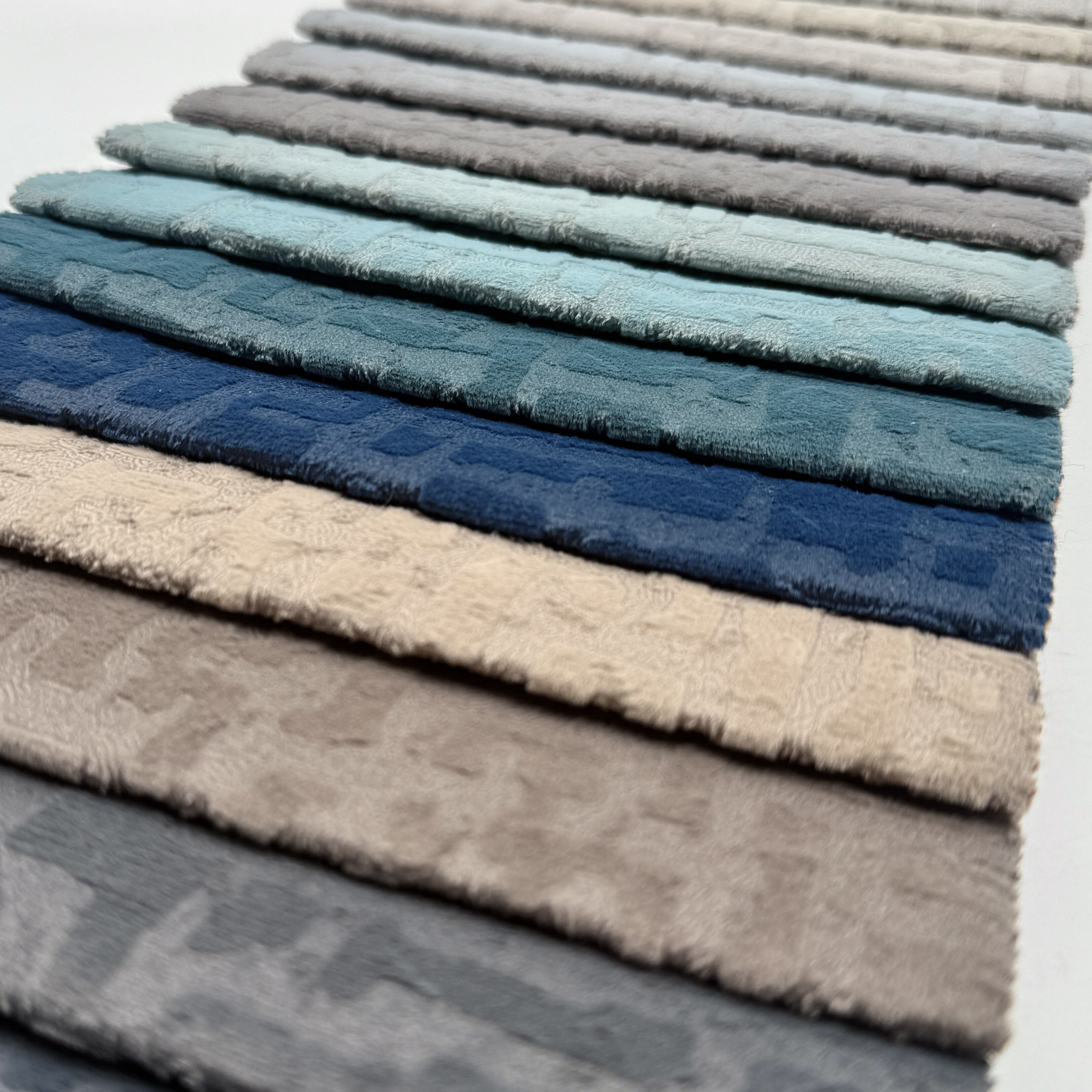 وي جوي – أفضل مبيعات النسيج المنزلي: قماش أريكة مخملية مقاوم للماء ومُنفَّذ بتقنية النقش ثلاثي الأبعاد المطاطي، وزنه ٢٩٠ غ/م²، قماش تنجيد لأرائك المخملية