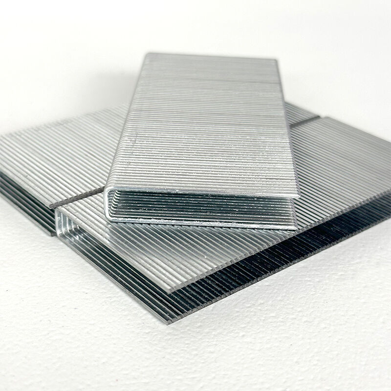 مسامير هوائية كبيرة الحجم من علامة وي جوي الموديل N850، مُثخَّنة ومُجلفنة وقوية جدًّا، تُستخدم في تنجيد الأثاث الخشبي الصلب وتصنيع البالتات والصناديق والهياكل الخشبية.