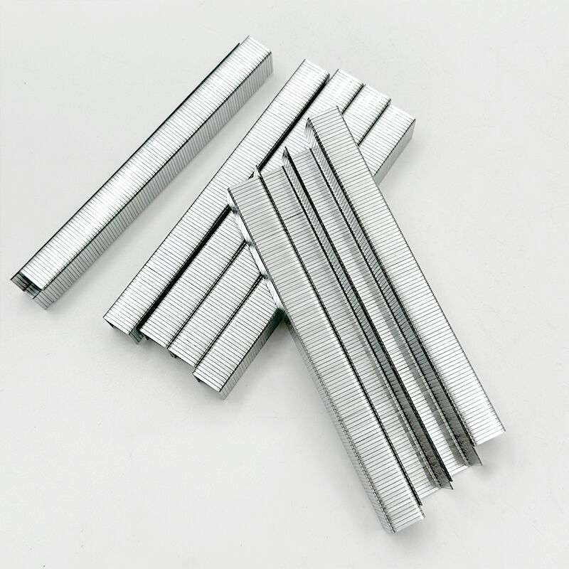 دبابيس وي جوي موديل 1013J، بطول ساق ١٣ مم، عالية التحمل، مناسبة للتنجيد، بسمك سلك ٠٫٨٦ مم، تُستخدم مع مسدس دبابيس هوائي، مناسبة لمقاعد الكنب والأثاث وإطارات الخشب، وأدوات التجهيزات والمثبتات