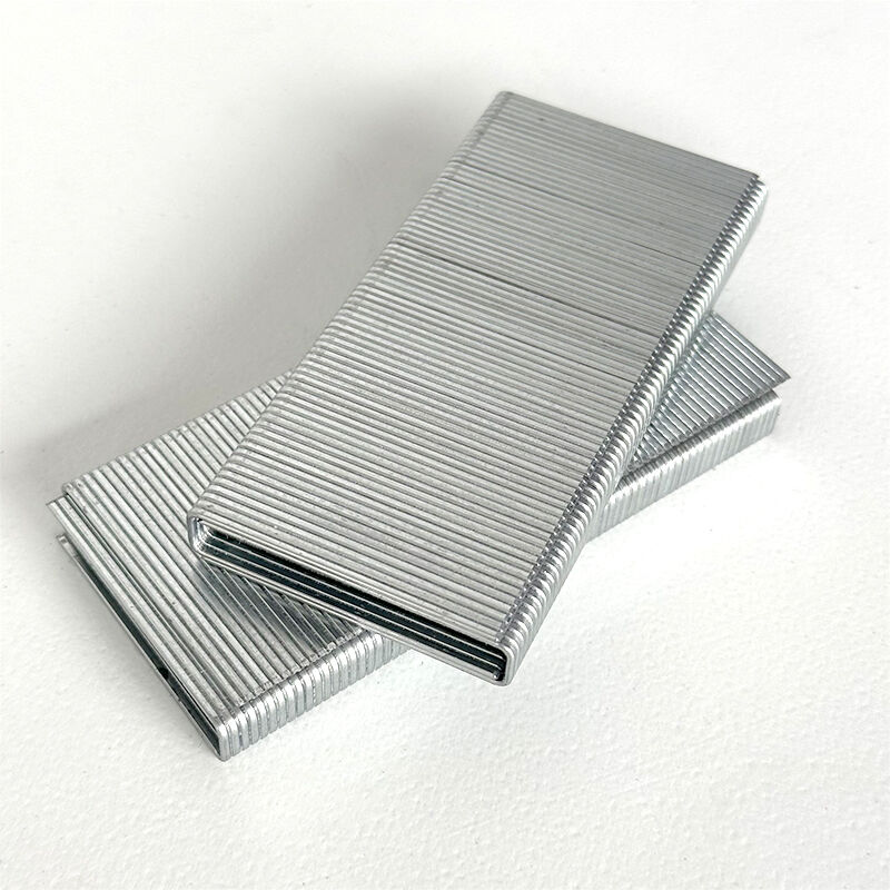 مسامير هوائية كبيرة الحجم من علامة وي جوي الموديل N850، مُثخَّنة ومُجلفنة وقوية جدًّا، تُستخدم في تنجيد الأثاث الخشبي الصلب وتصنيع البالتات والصناديق والهياكل الخشبية.