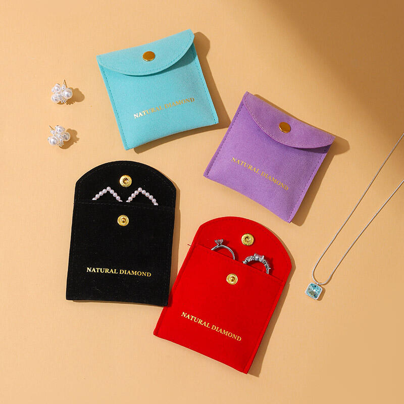 Premium fluwelen materiaal zorgt voor maximale bescherming van uw sieraden