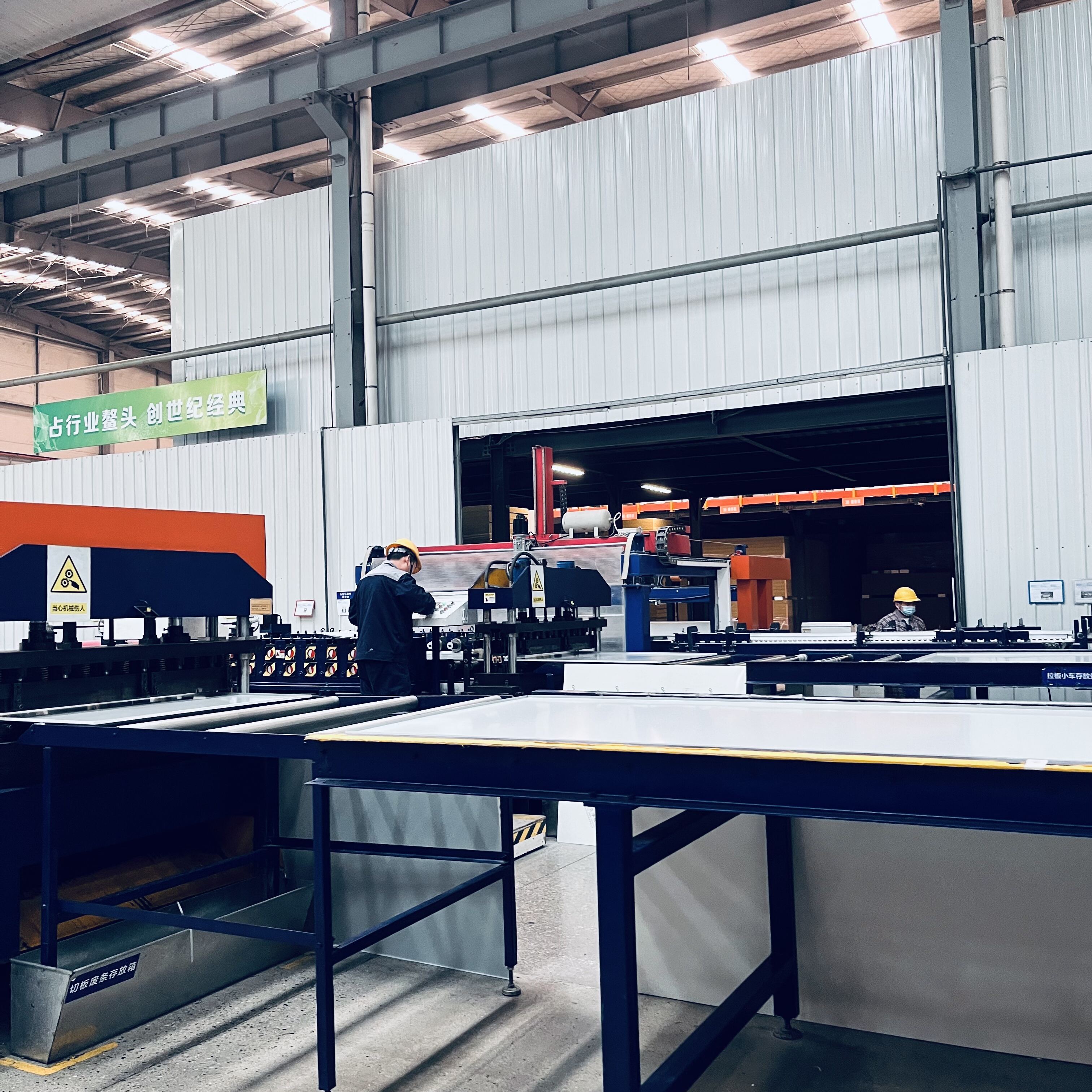 Industrial cleanroom panel manufacturing line