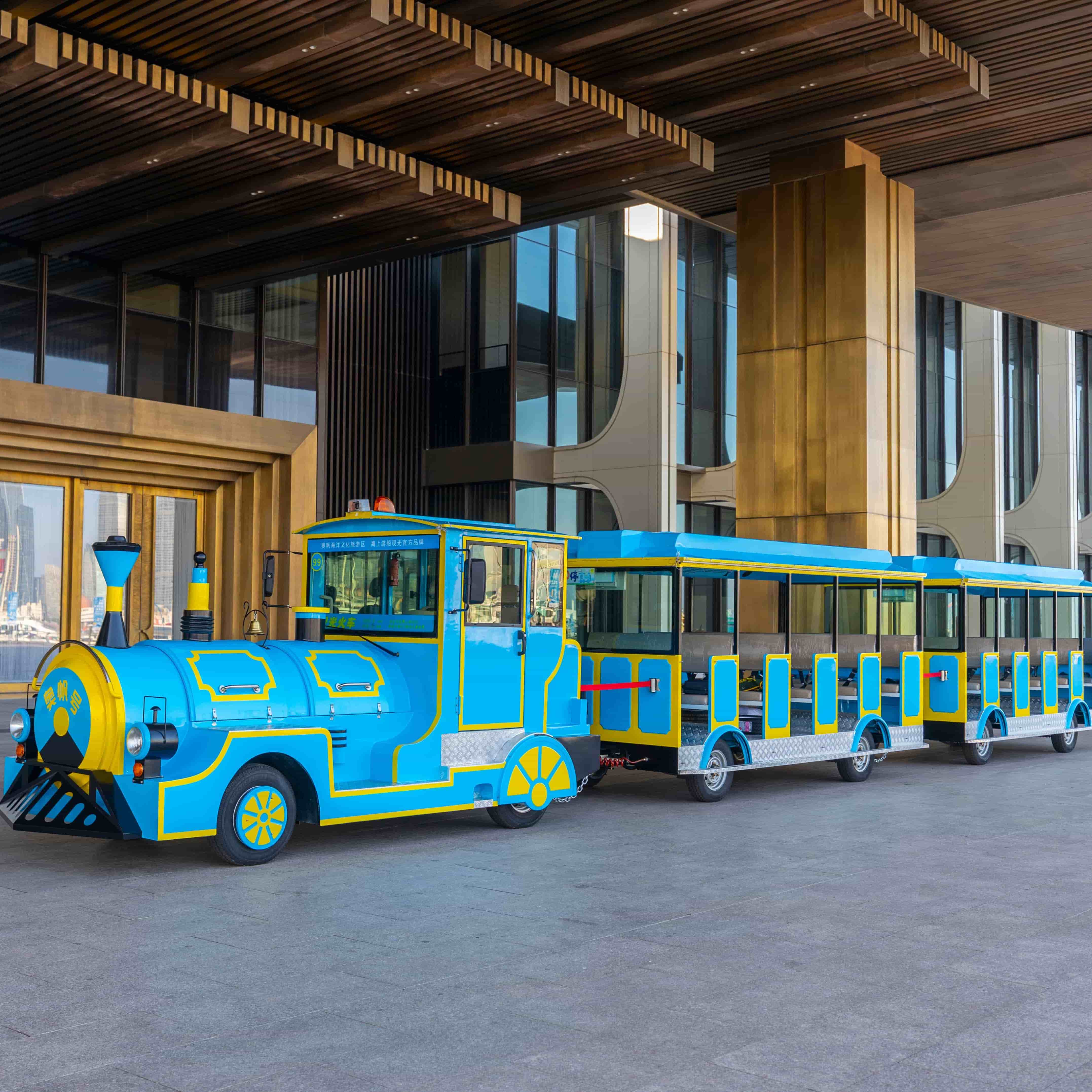 What Wholesale Products Are Hot Right Now in Train Shopping Malls?