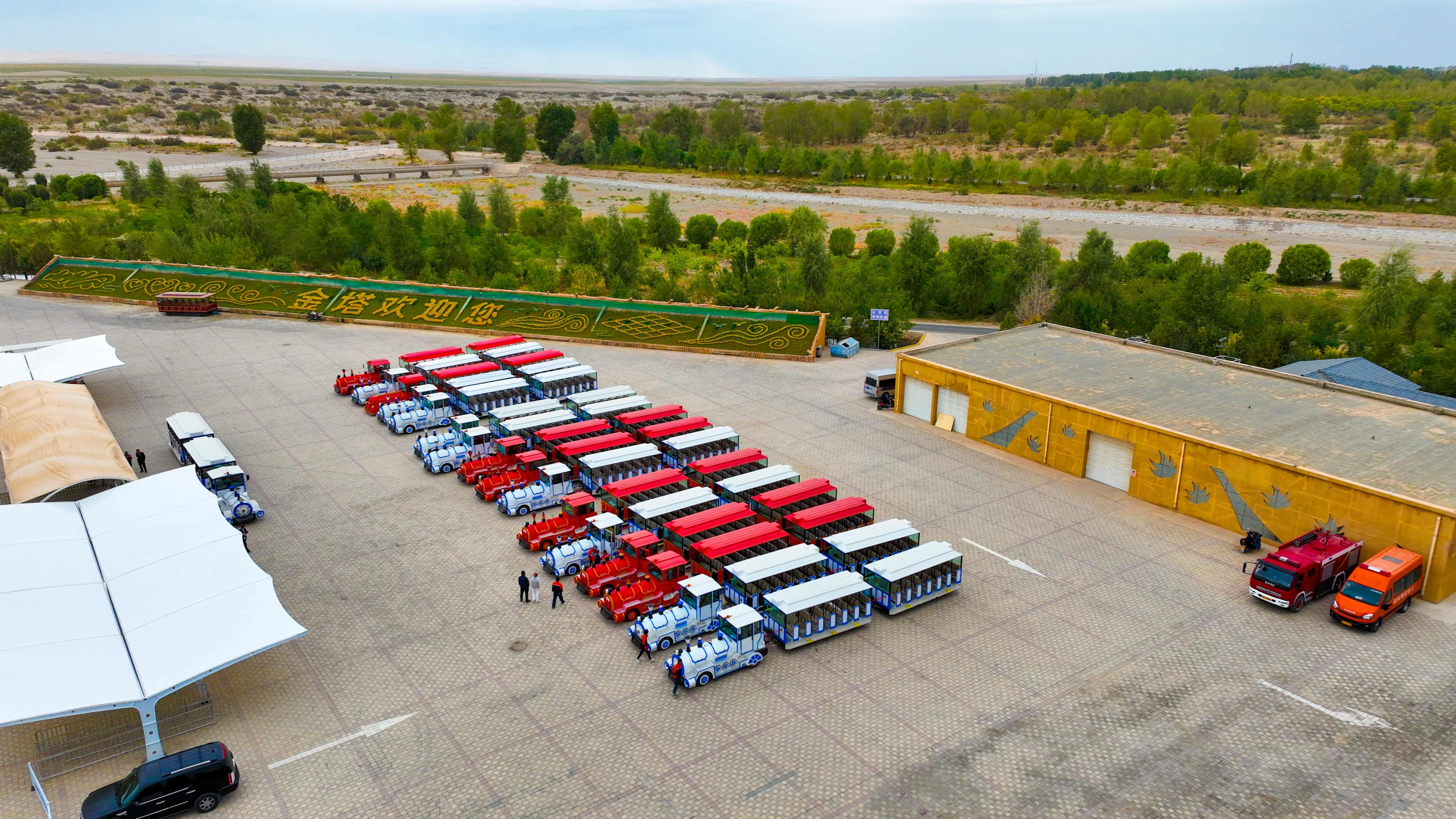 甘肃酒泉胡杨林72座燃油火车-4.jpg