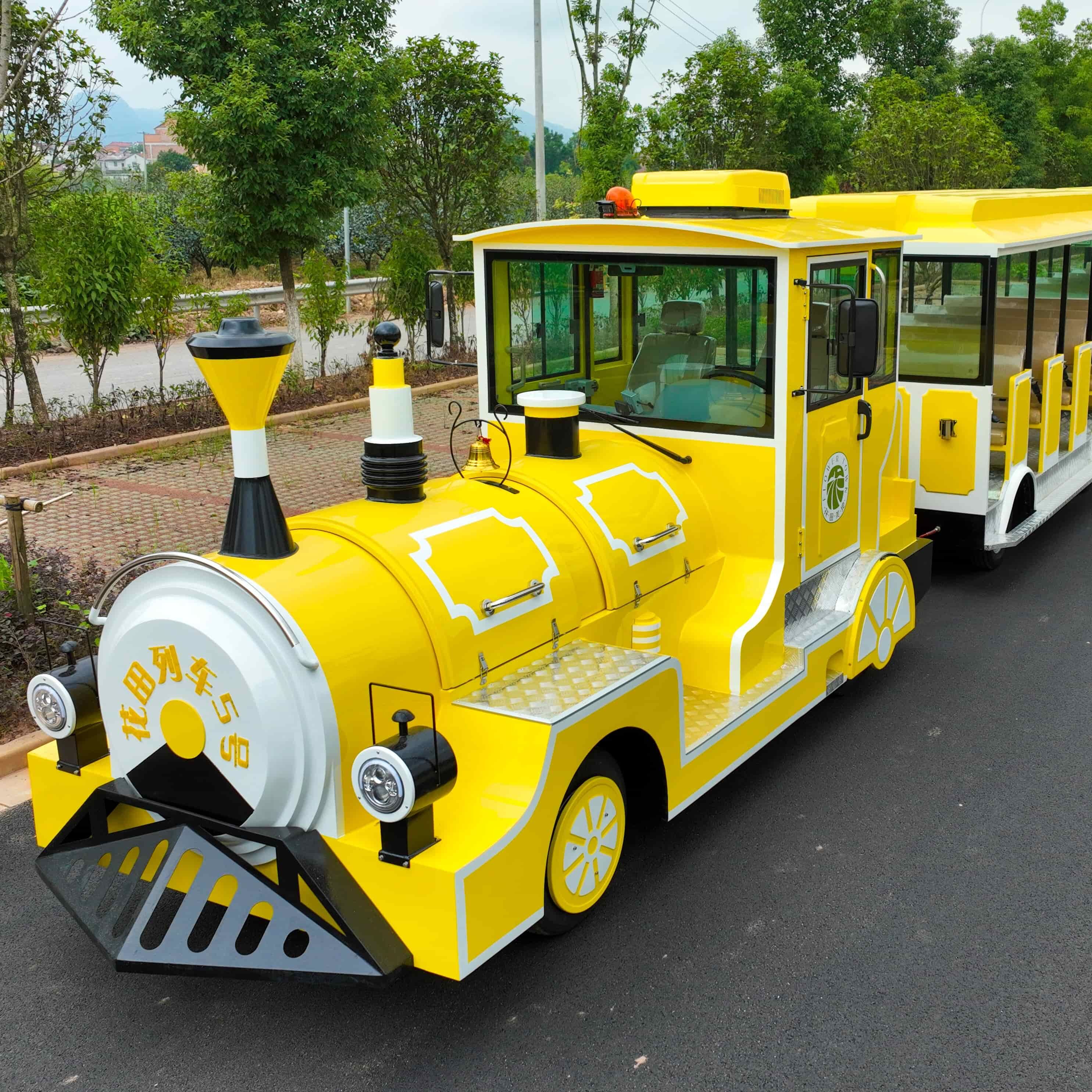 What Are the Benefits of Traveling on a Deluxe Tourist Train?