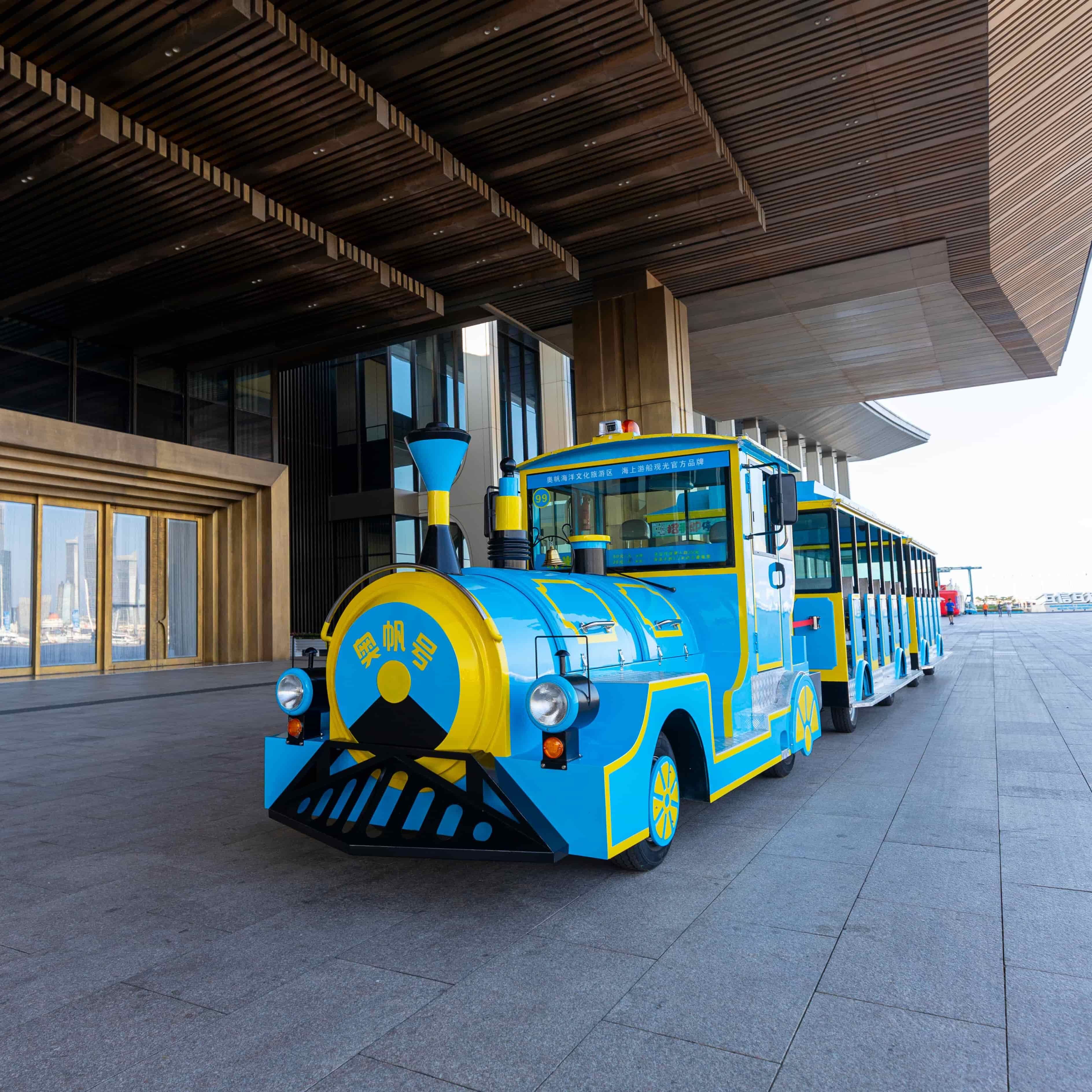 How to Choose the Best Mall Train for Your Retail Space?