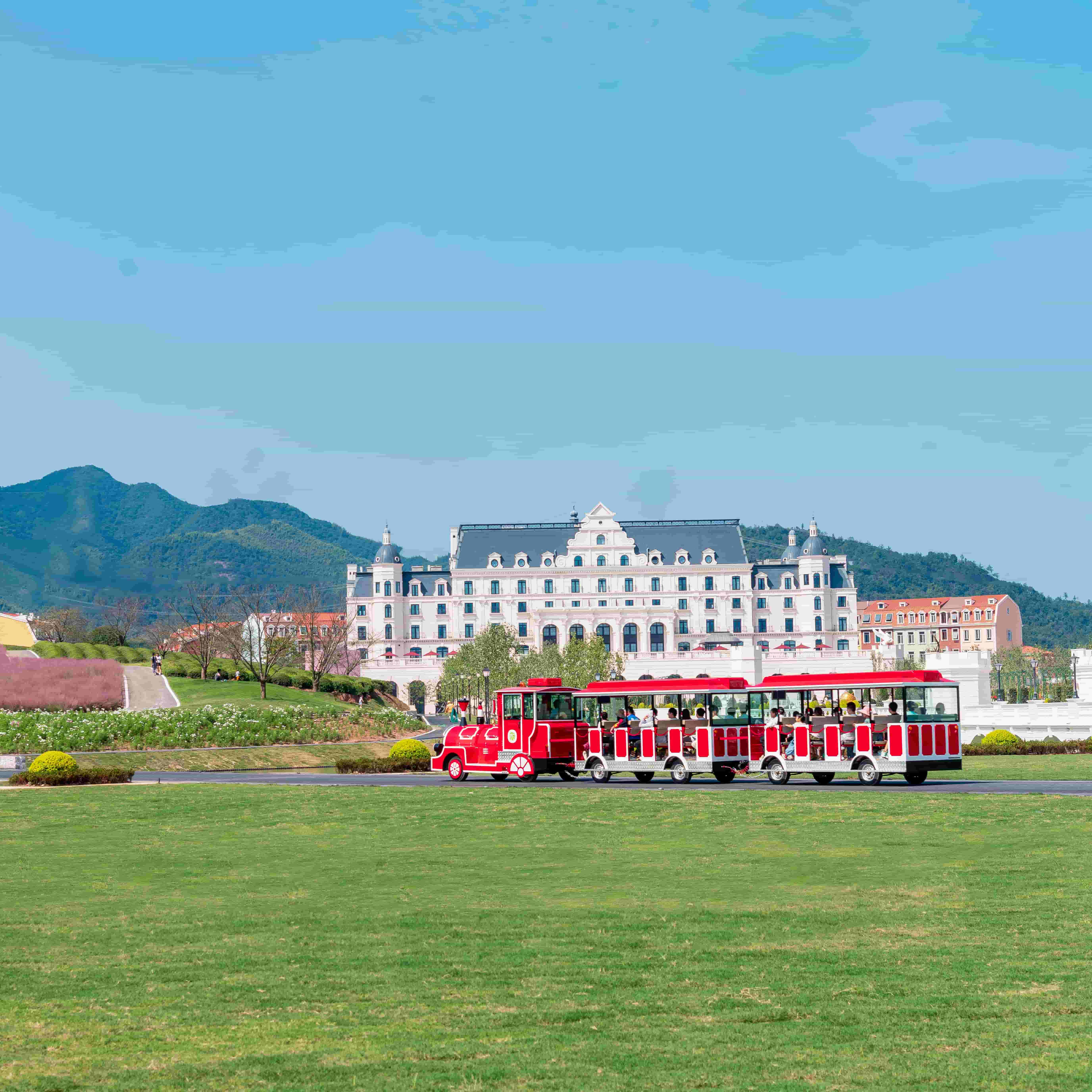 How Mini Train Rides Can Boost Revenue for Amusement Parks and Zoos