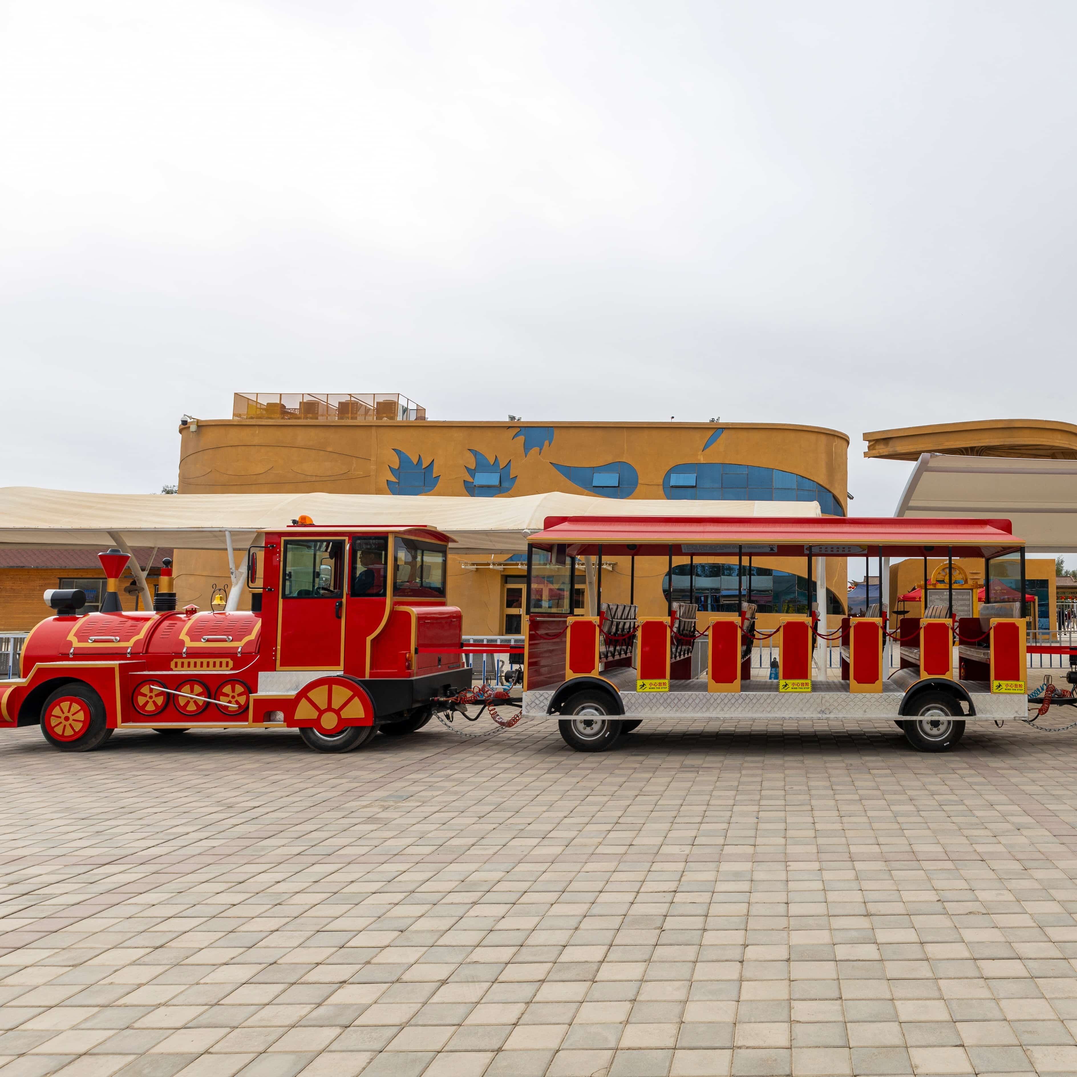 What Features Should You Look for in a High-Quality Trackless Train?