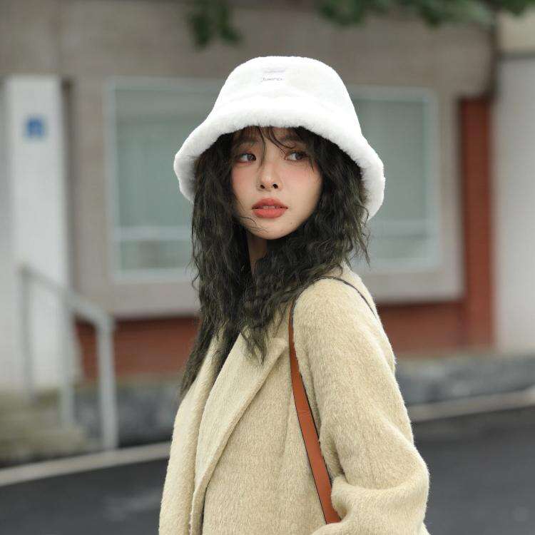 Premium Custom Faux Rabbit Fur Winter Wide Brim Bucket Hat with Custom Leather Logo Professional Baseball Cap with Custom Logo Embroidery for Daily Wear and Outdoor Activities