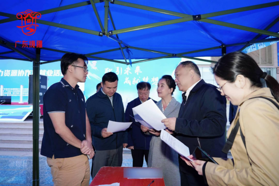 Wzmocnienie rozwoju regionalnego: Generalny Dyrektor HTD promuje zatrudnienie w ramach inicjatywy współpracy „Guangdong–Xinjiang”