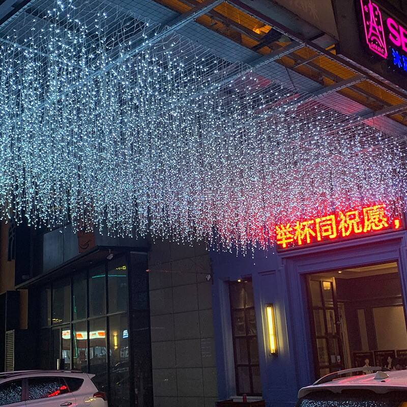 How to Choose the Best Christmas Icicle Lights for Your Outdoor Space?