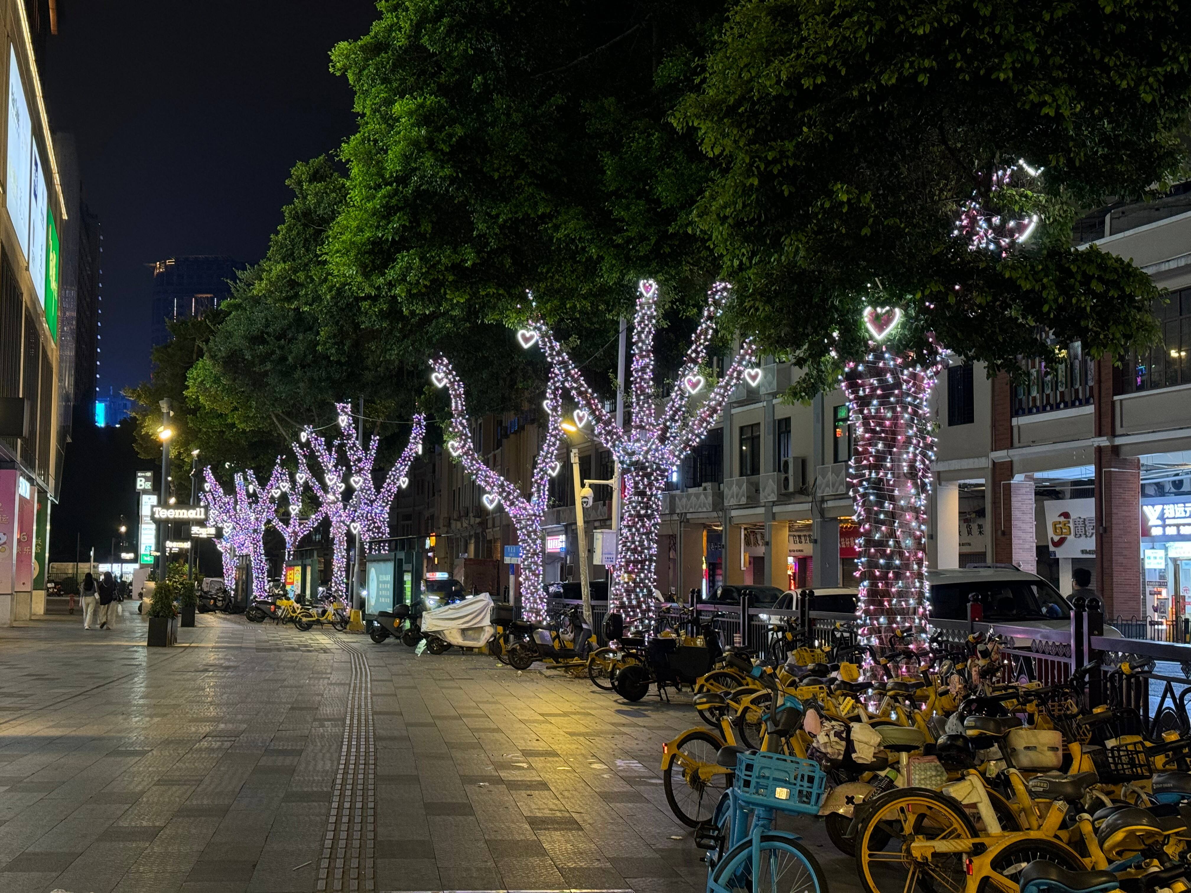 How to Install Solar Christmas Tree Lights for Maximum Effect