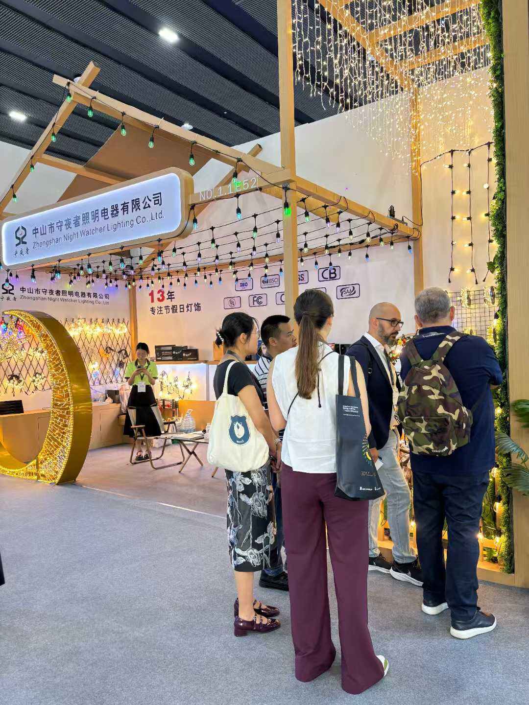 Illuminates the 2025 Guangzhou International Lighting Exhibition (2).jpg