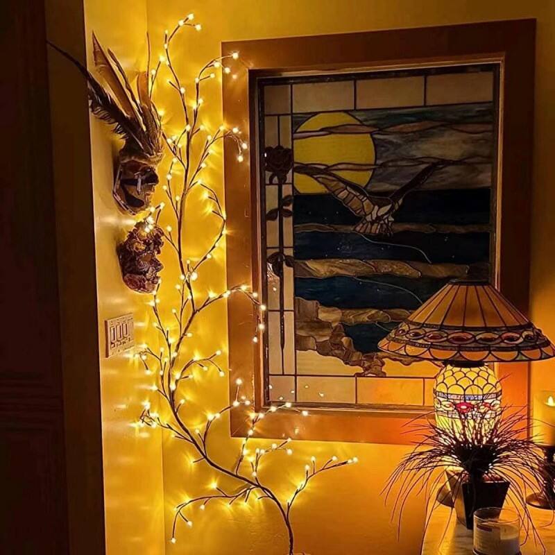 Where to Source Authentic Vintage Christmas Tree Lights for Resale?