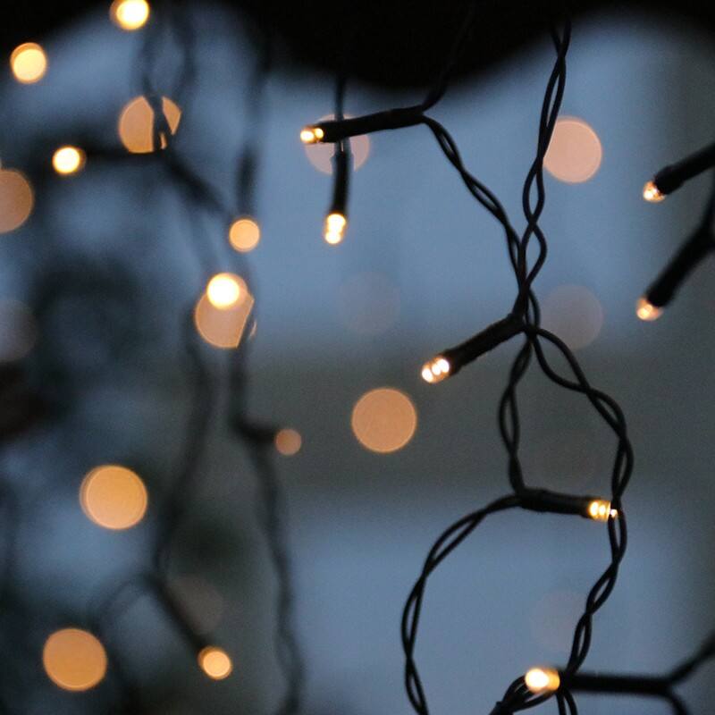 How to Install Icicle Xmas Lights for a Stunning Holiday Display?