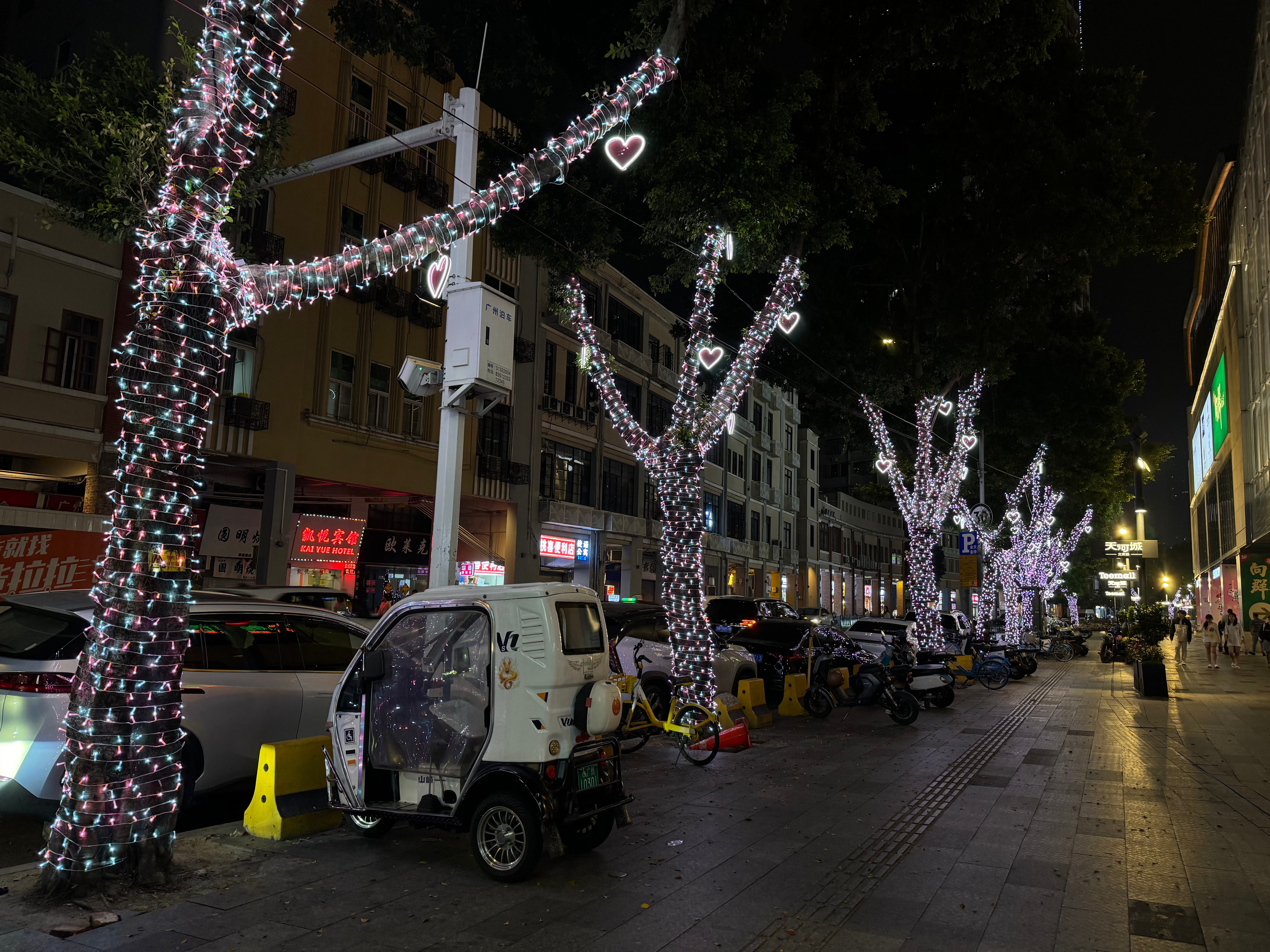 What Are the Common Usage Issues with LED Christmas Tree Lights and How to Solve Them?