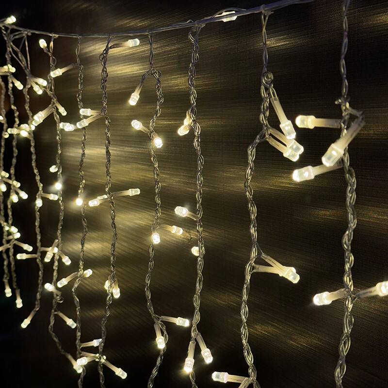How to Create a Magical Winter Wonderland with Outdoor Xmas Icicle Lights?