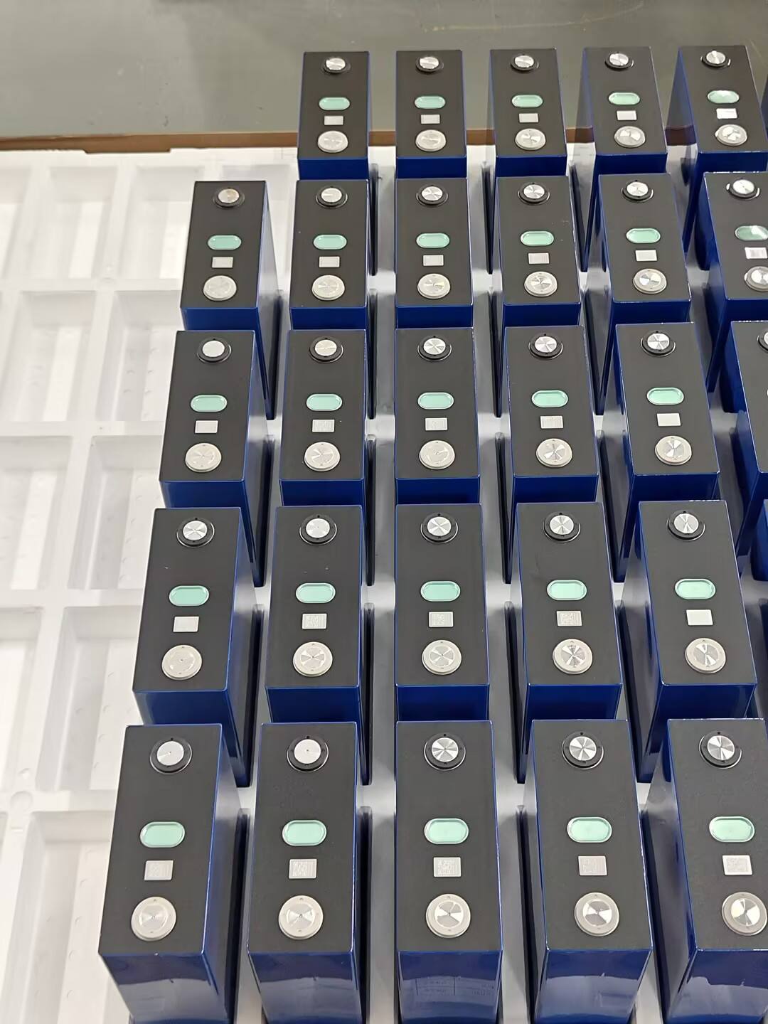 What Are the Key Benefits of Investing in BESS Battery Energy Storage for Businesses?