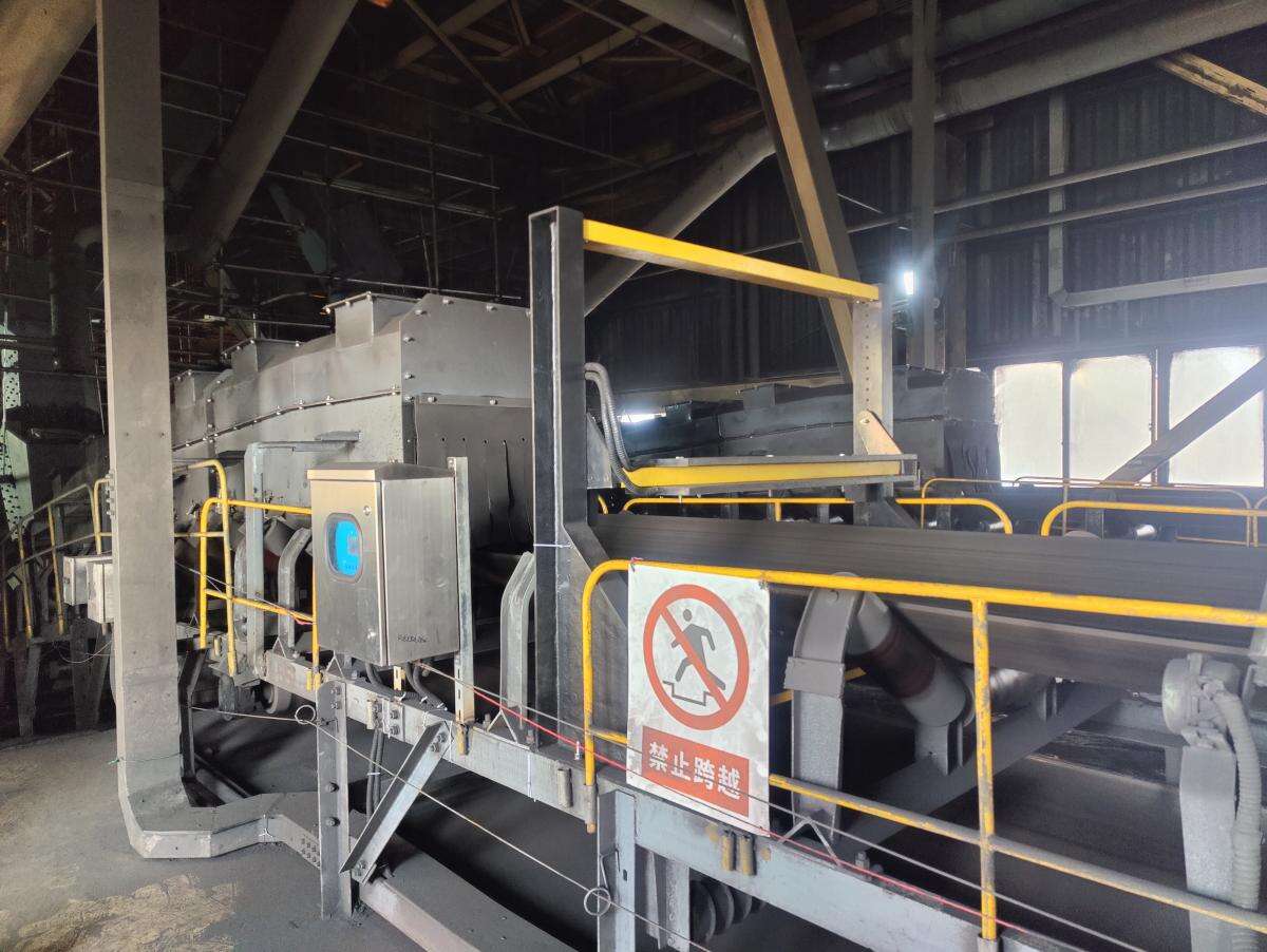 High-Flow Belt Conveying: How to Maintain High Sensitivity to Tiny Metals Under Thick Material Layers