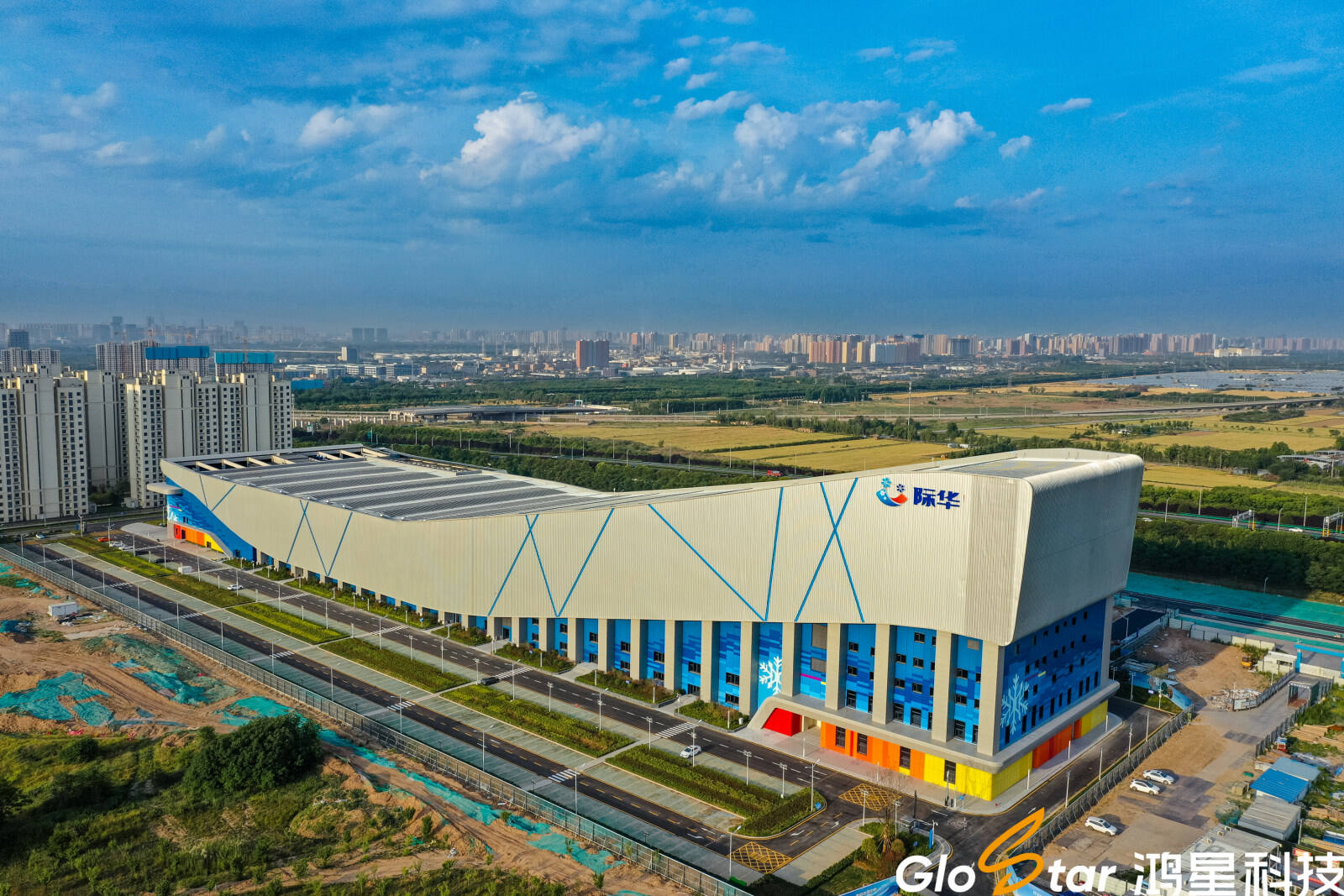 Solar Photovoltaic Sandwich Panel Roof for Ski Centers (2).jpg