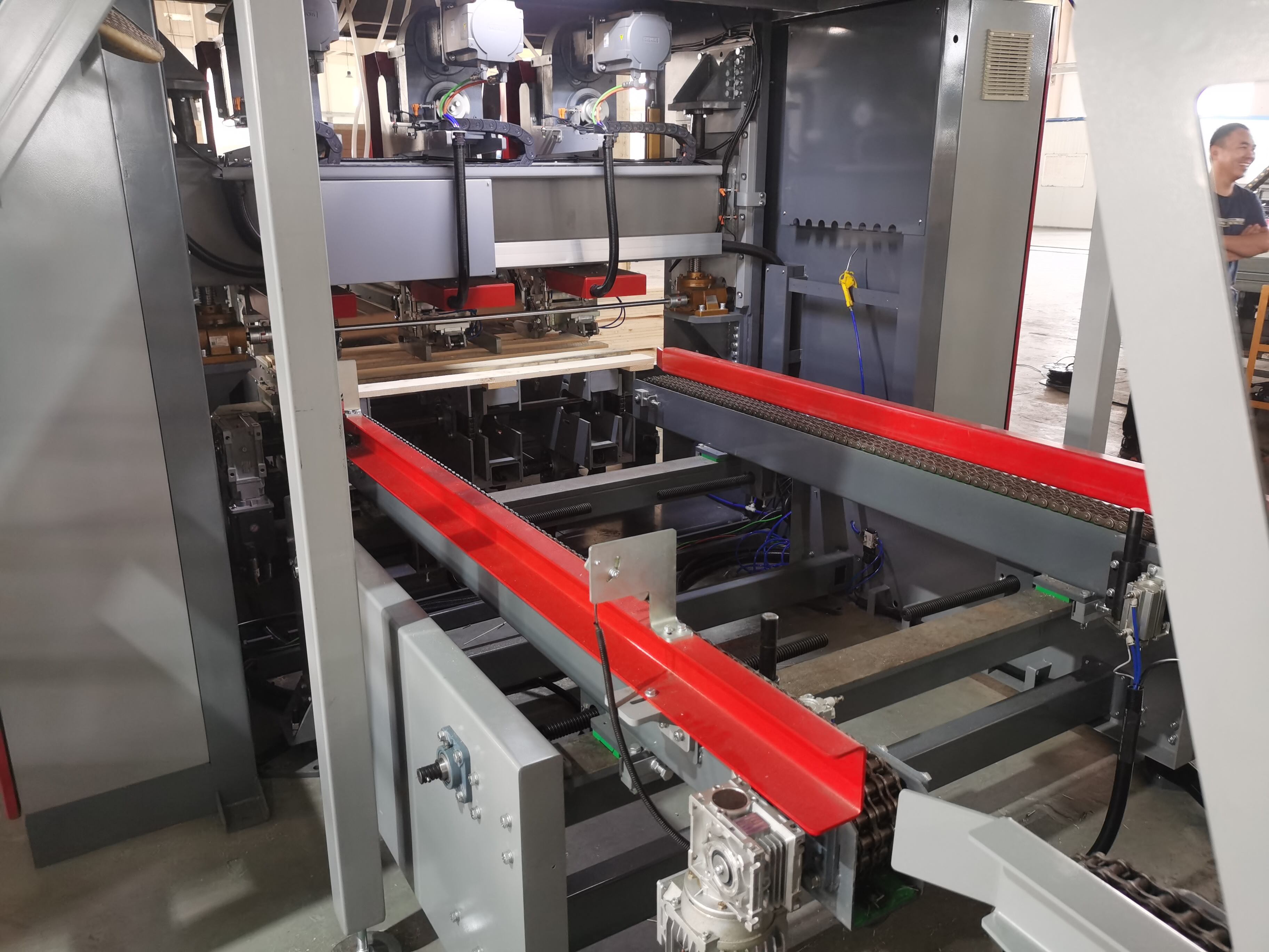 SF2000 Automatic Wooden Pallet Deck Nailing Machine with Stacking Table factory