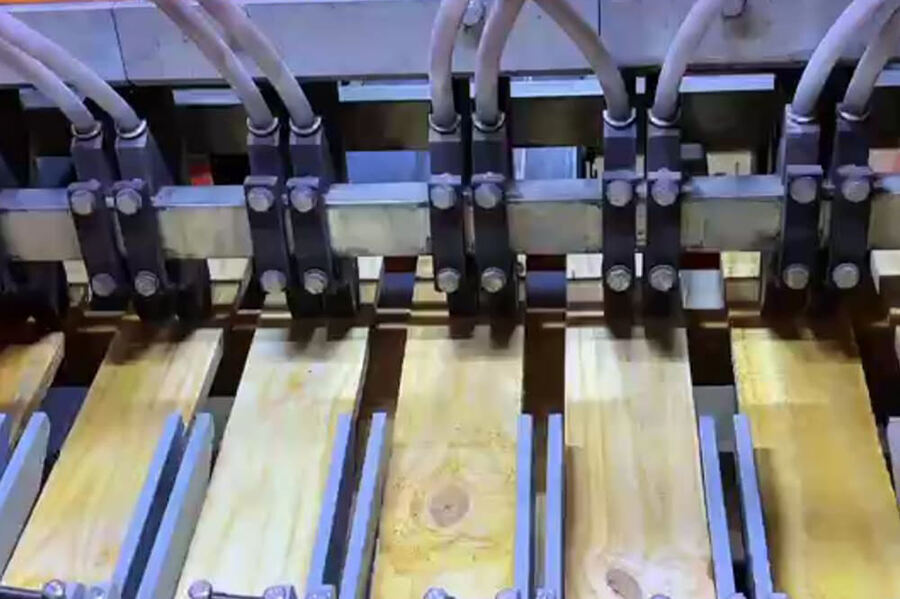 Stringer pallet hydraulic nailing line with automatic board feeding system (6).jpg
