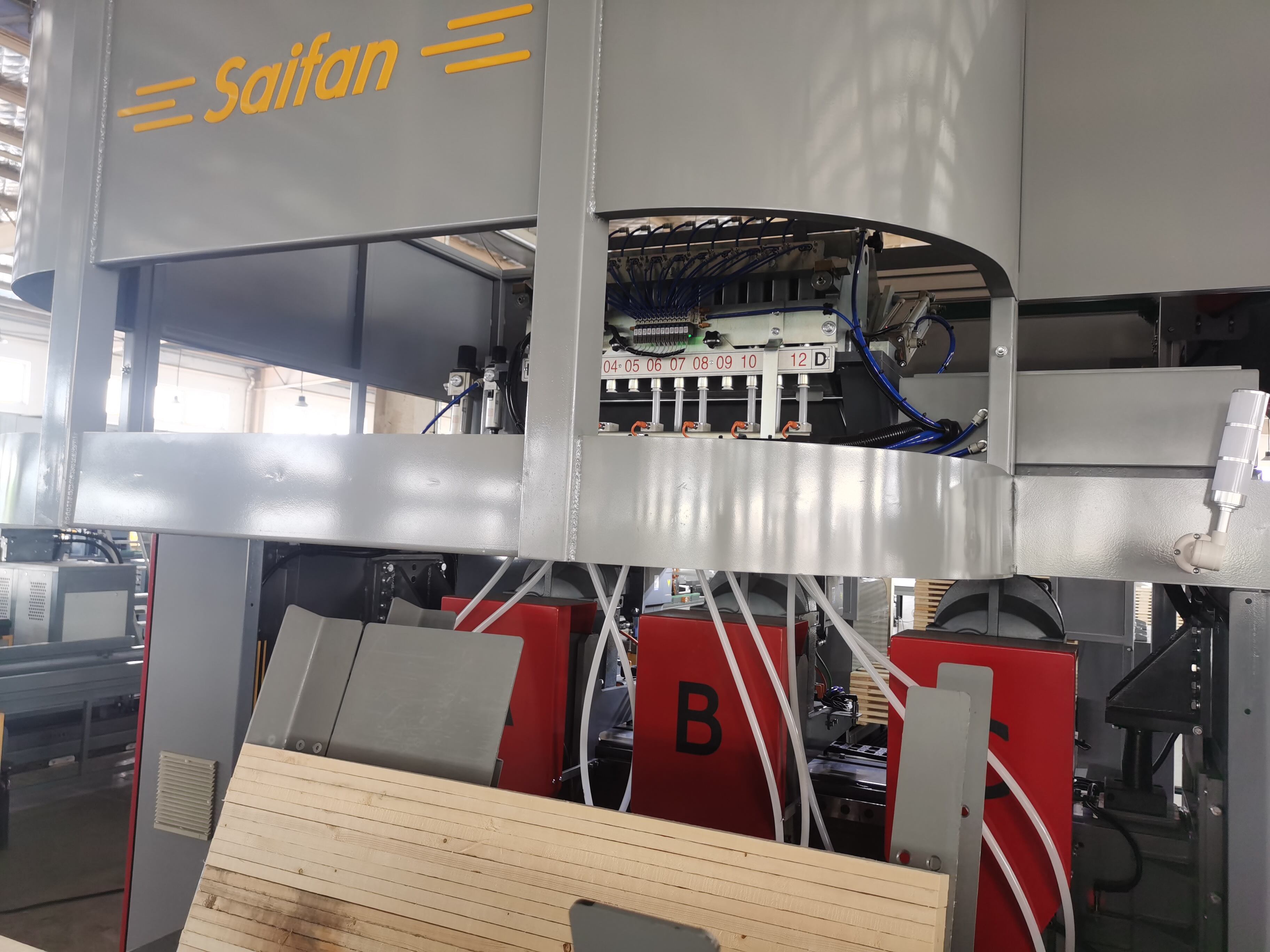 SF2000 Automatic Wooden Pallet Deck Nailing Machine with Stacking Table factory