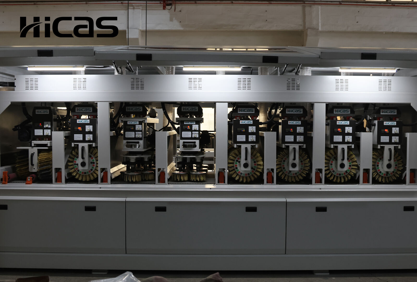 Machine de sablage à bande large pour un usinage du bois précis | Sablage haute efficacité