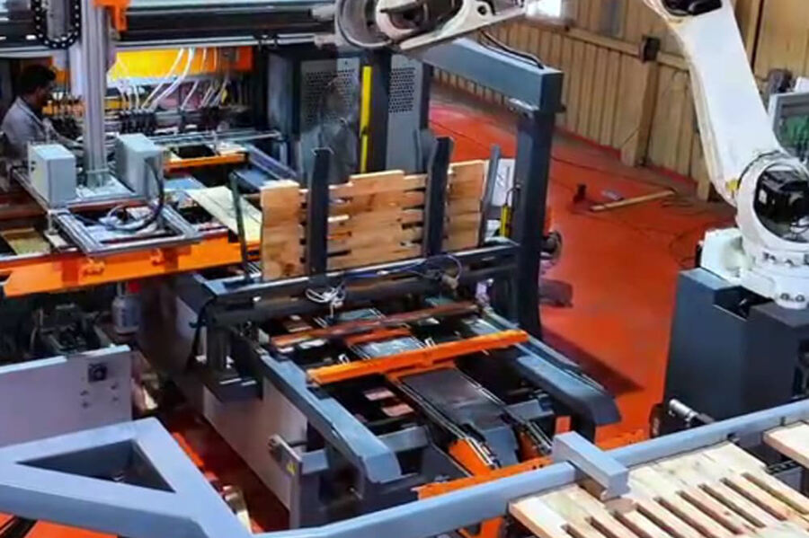 Stringer pallet hydraulic nailing line with automatic board feeding system (5).jpg