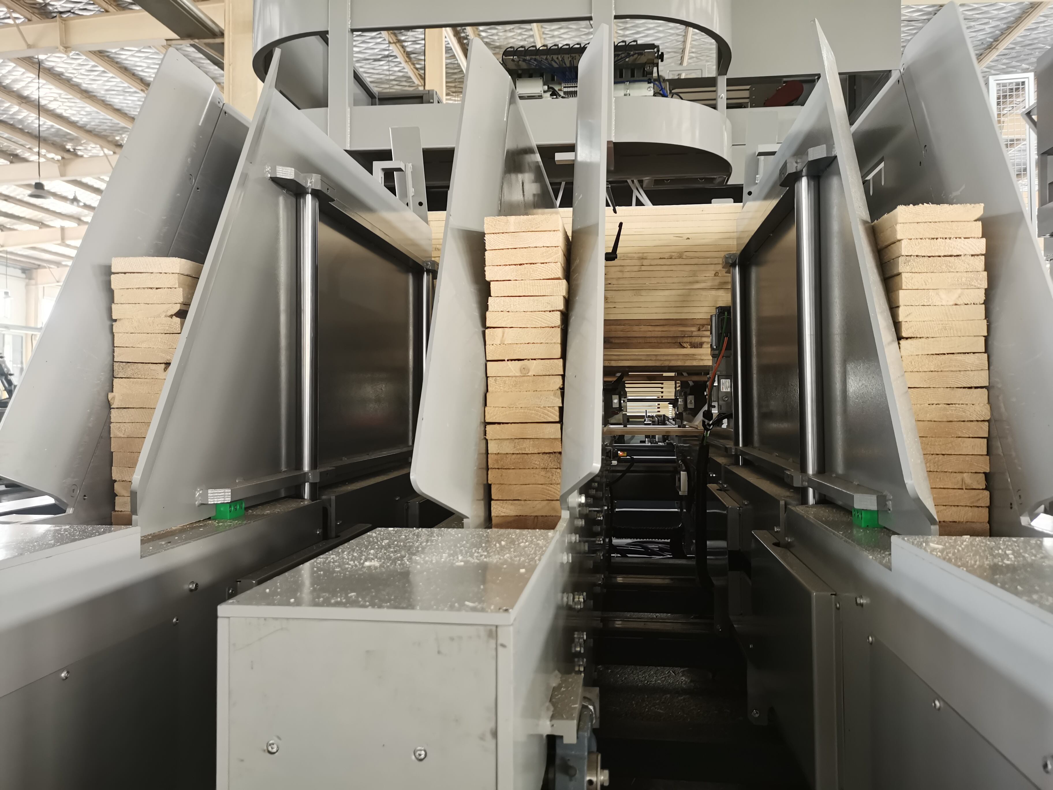 SF2000 Automatic Wooden Pallet Deck Nailing Machine with Stacking Table manufacture