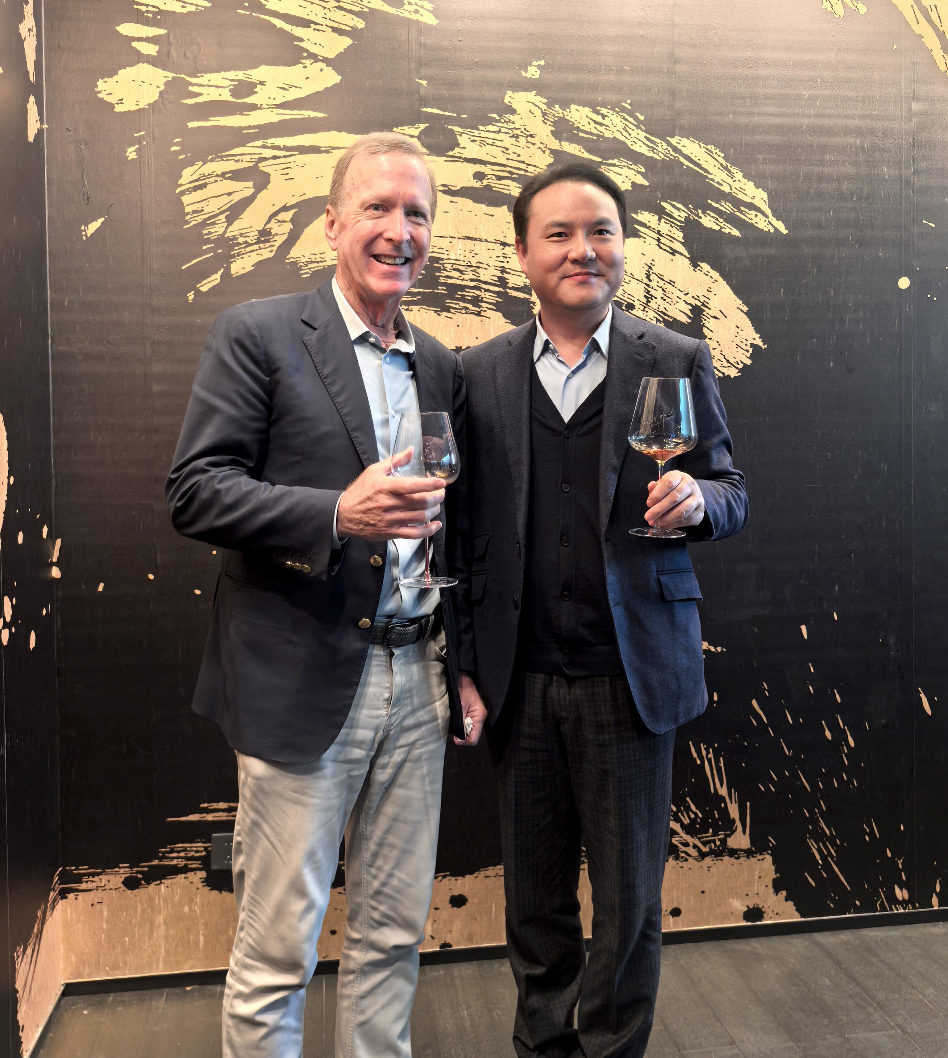 Mr.Ke & Mr. Bush Agree on Future Business Plans