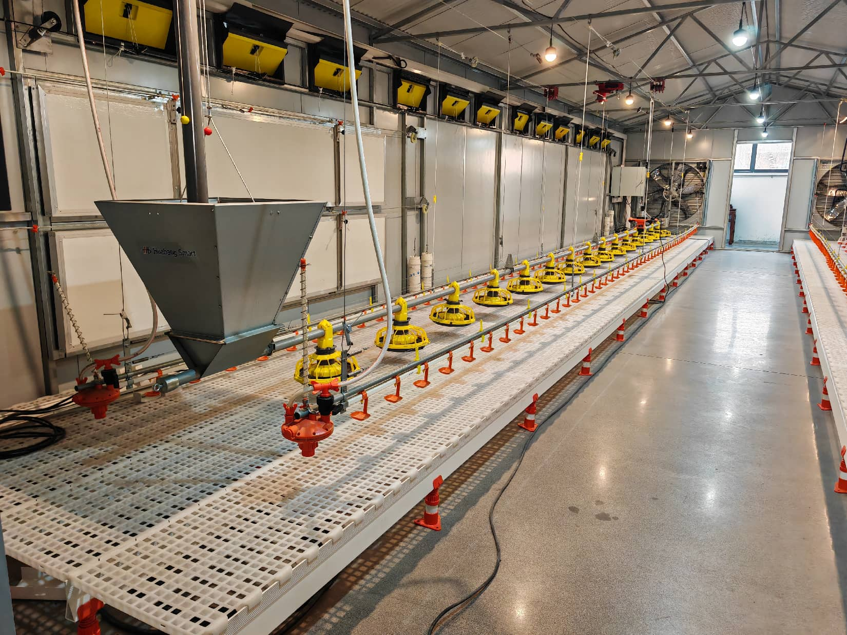 How does poultry feeder simplify feeding and improve feed utilization?