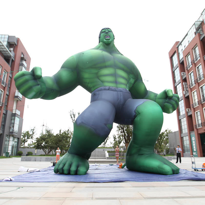 Modelo inflable gigante de Hulk