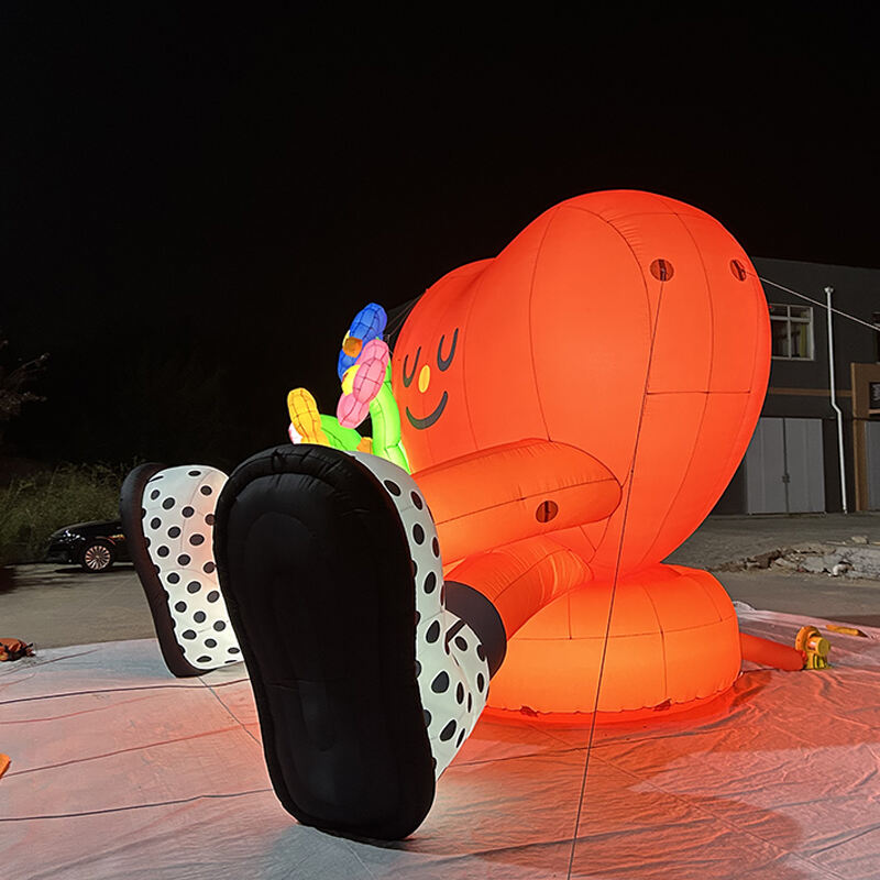 Giant Inflatable Cartoon Heart with Light