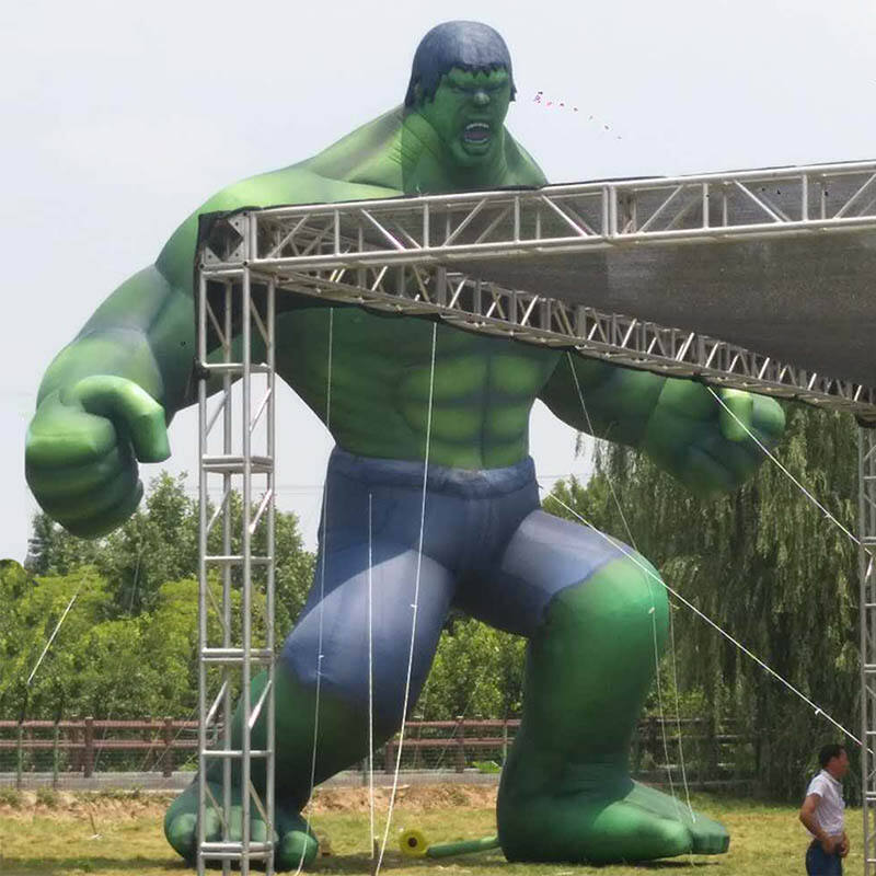 Modelo inflable gigante de Hulk