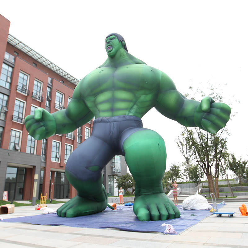 Modelo inflable gigante de Hulk