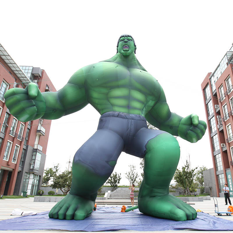 Modelo inflable gigante de Hulk