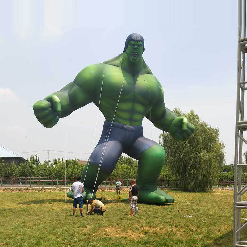 Modelo inflable gigante de Hulk