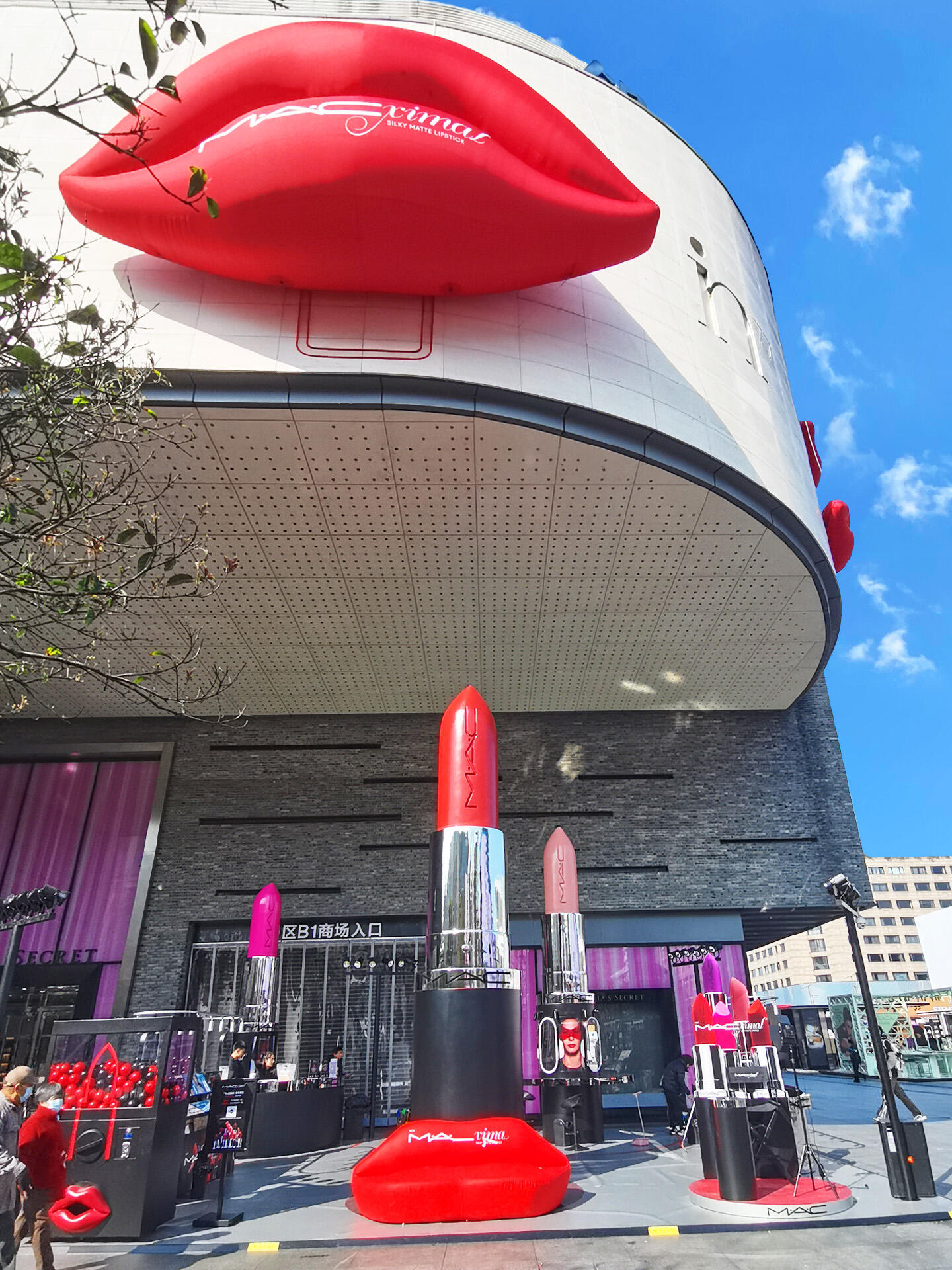 Ratón inflable gigante colgante de color rojo para centro comercial