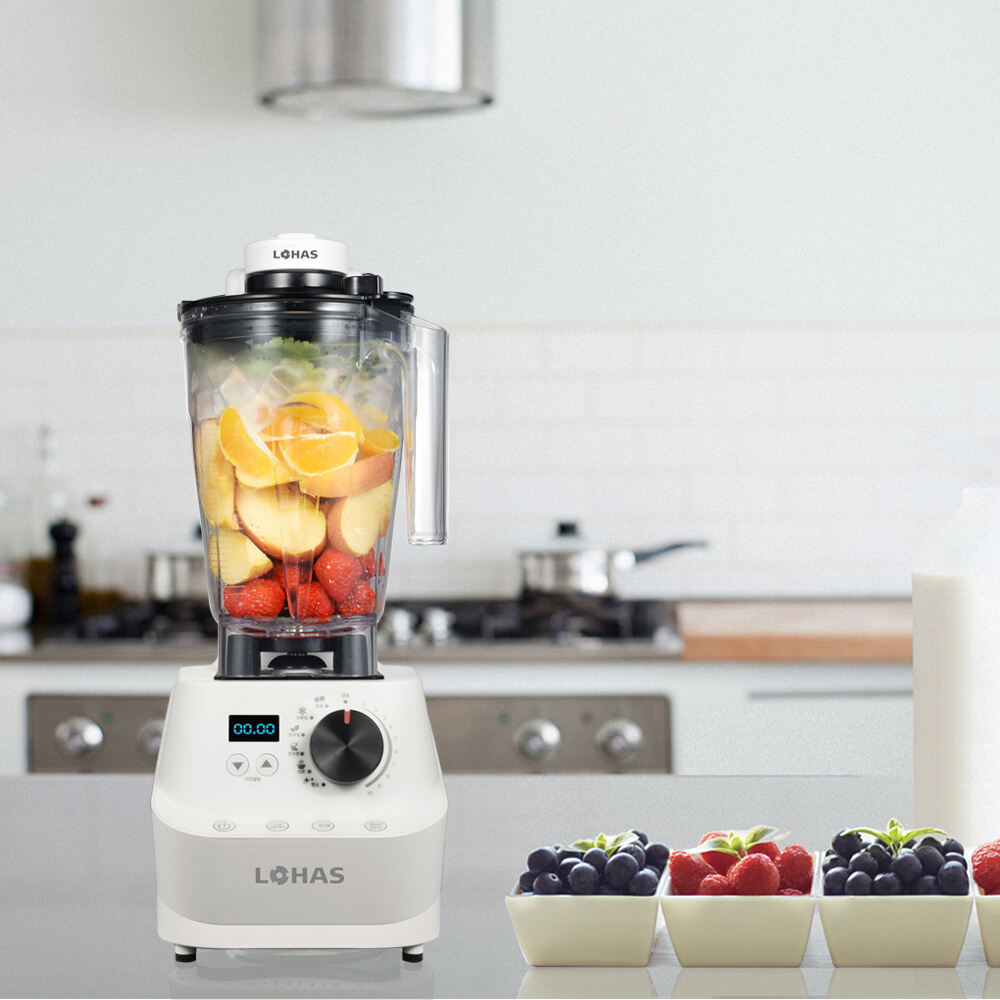 How does the vacuum function in a blender help reduce oxidation and preserve flavor?