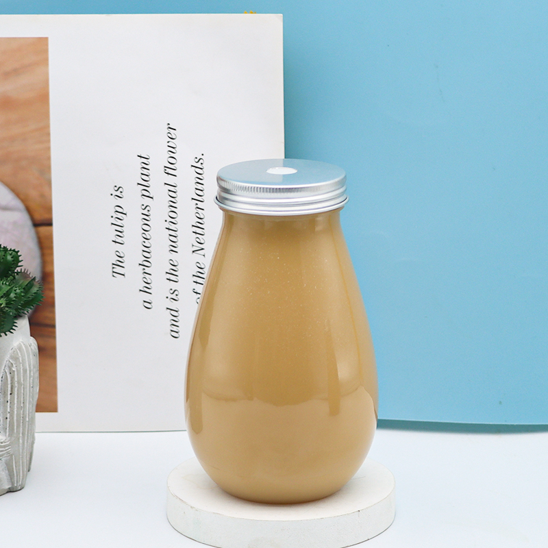 What are the common specifications of pet bottles available in wholesale?