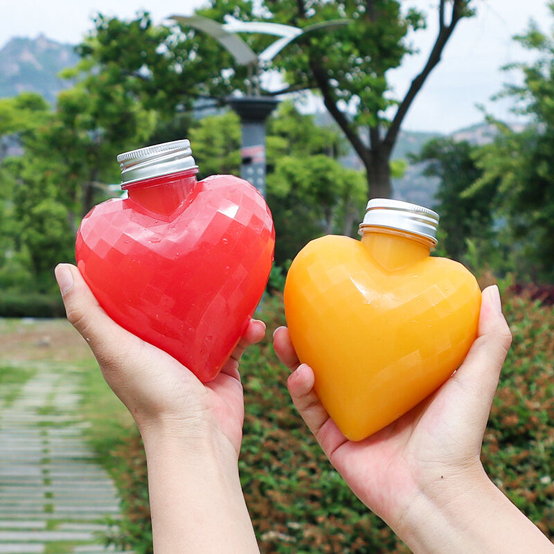 300ml heart shape food-grade PET material plastic packaging bottle can hold juice and drinks hot sale