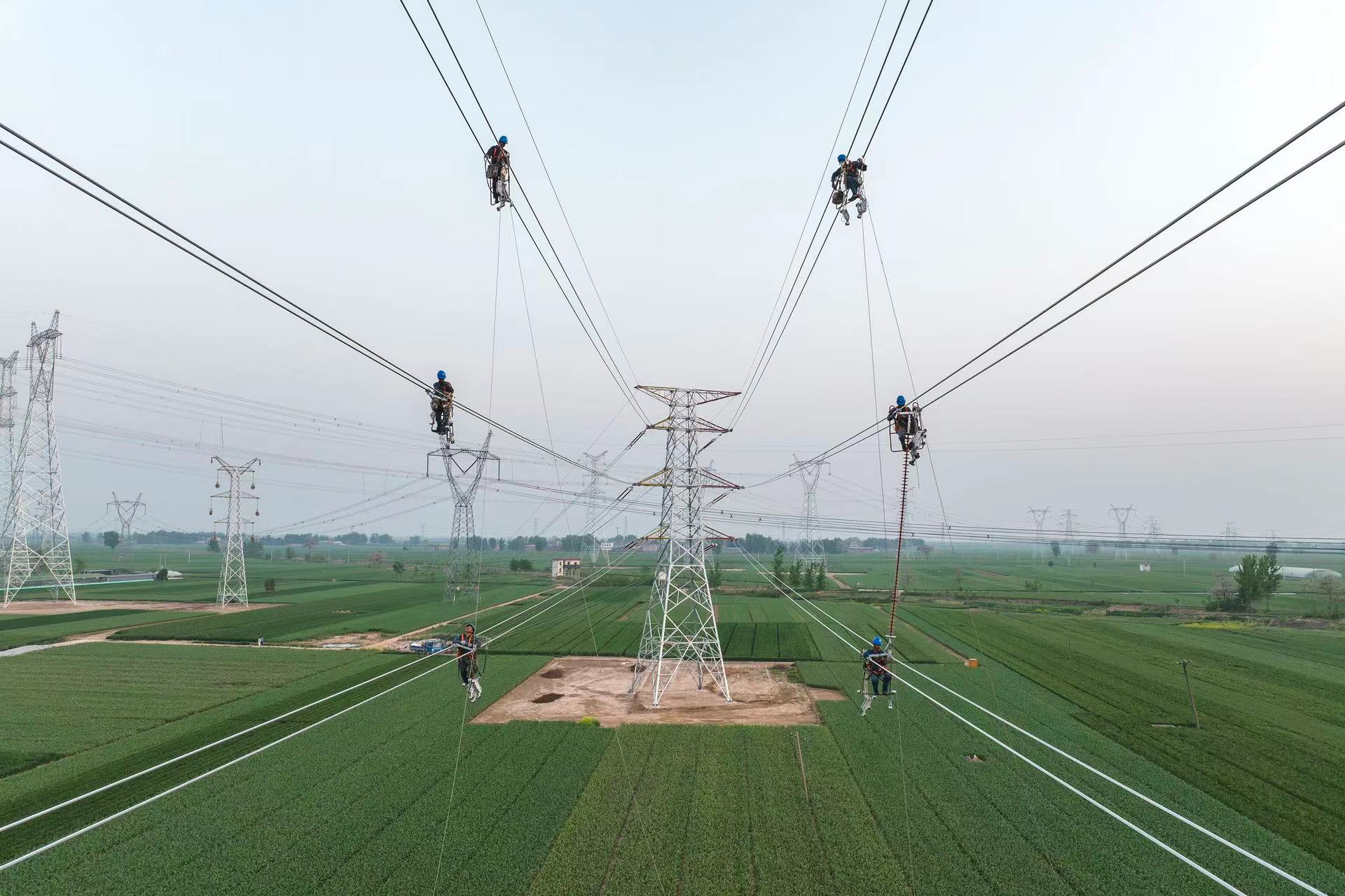 Soluzioni di spaziamento per un'aumentata stabilità delle linee elettriche