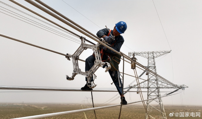 What Are the Roles of Spacers in Power Lines?