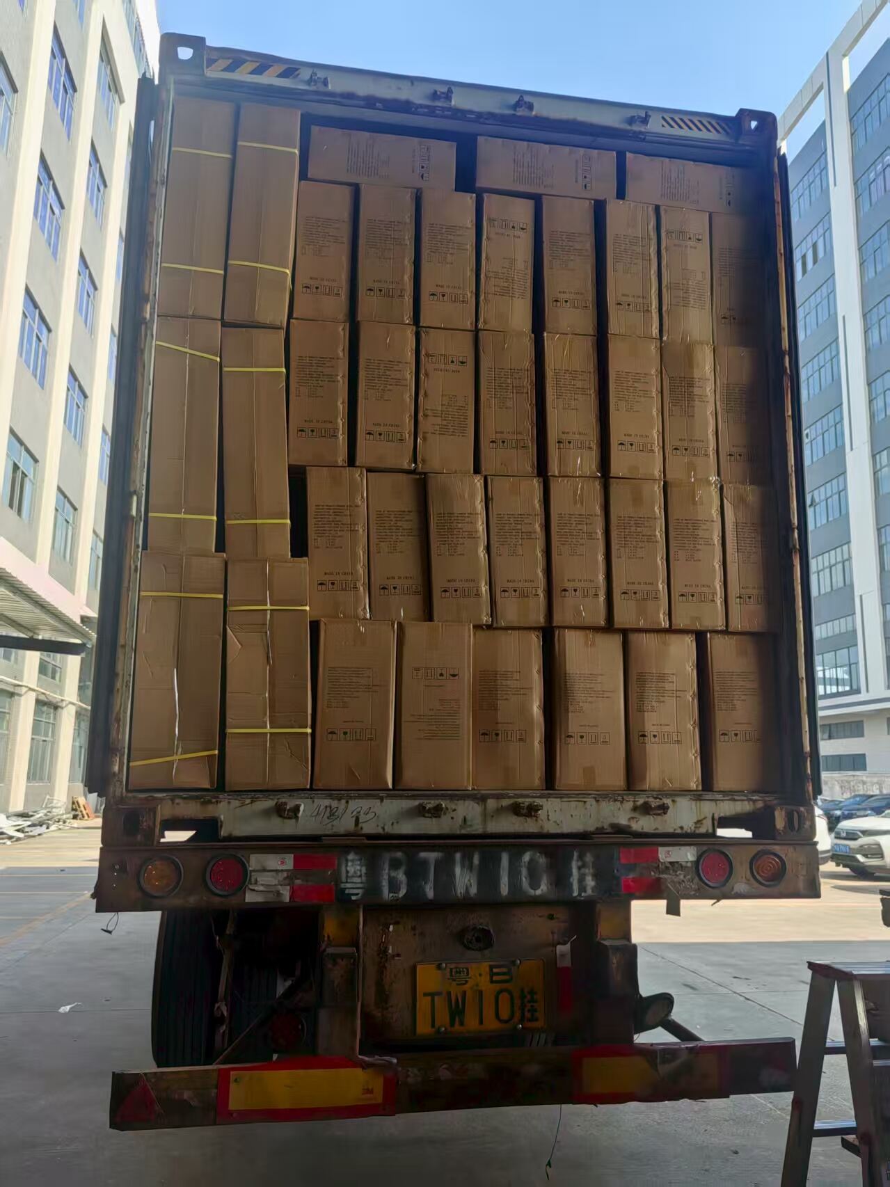 Cargo loading (4).jpg